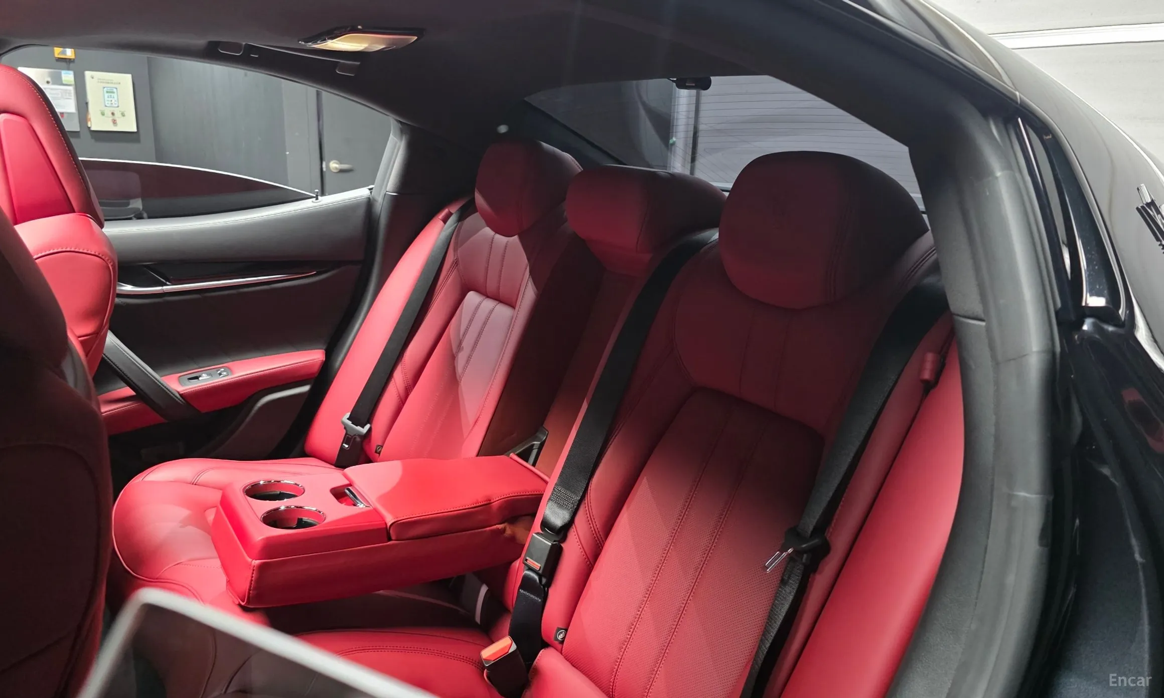 Maserati Ghibli превью 12