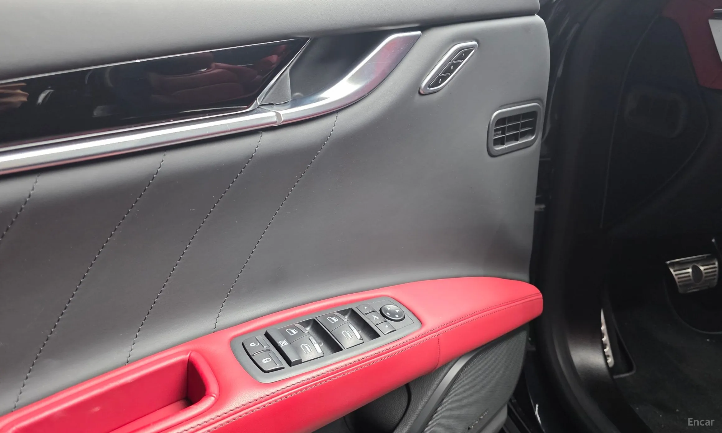 Maserati Ghibli превью 19