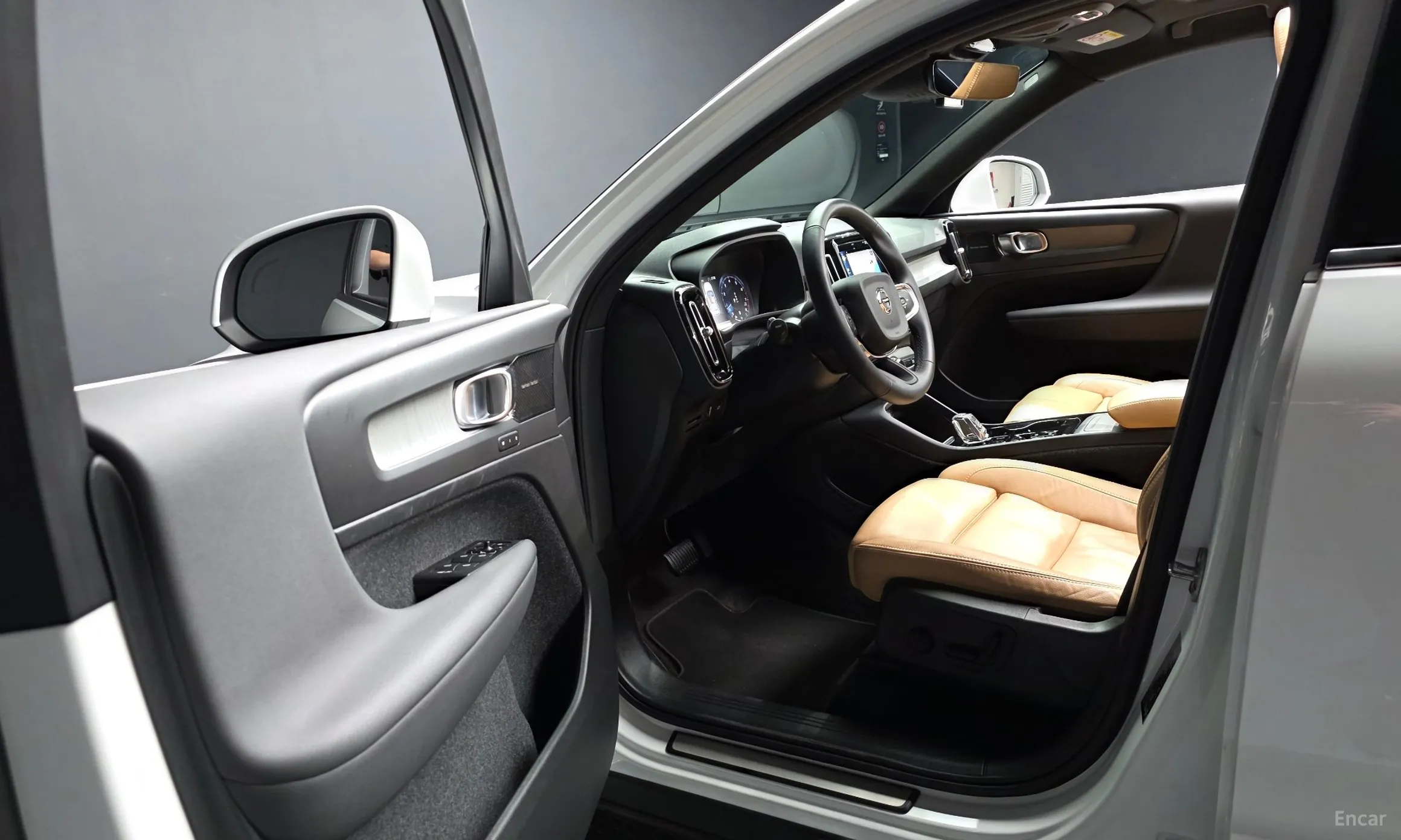 Volvo XC40 превью 10