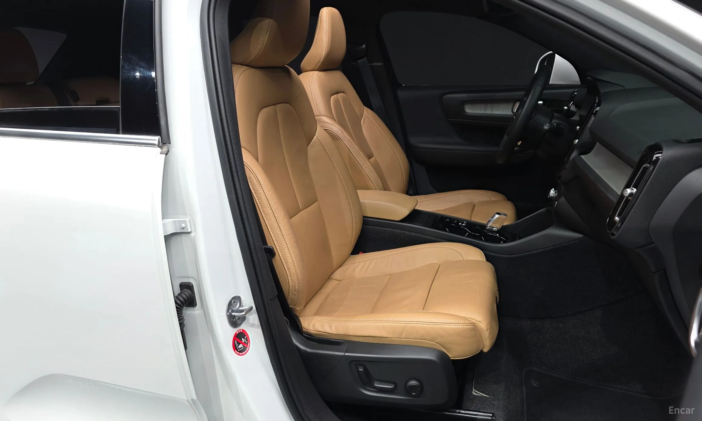 Volvo XC40 превью 11