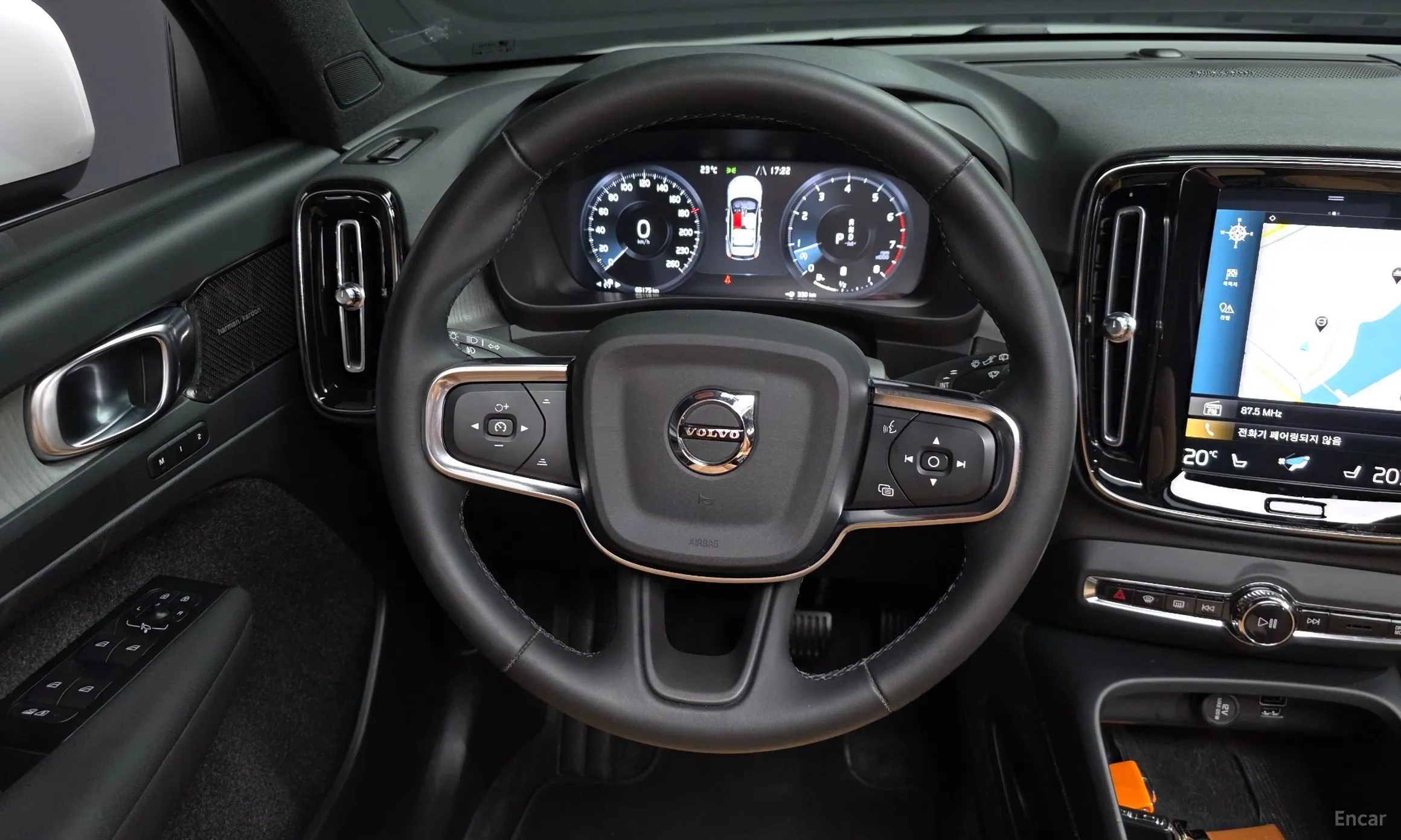 Volvo XC40 превью 13