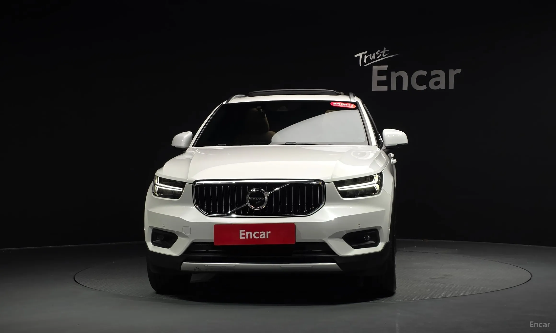 Volvo XC40 превью 3