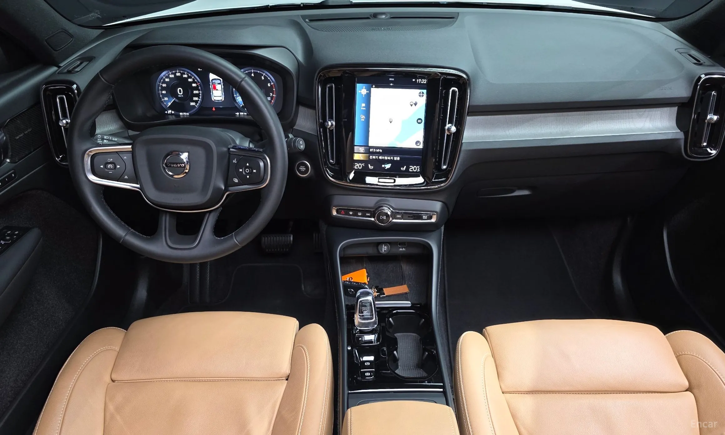 Volvo XC40 превью 7