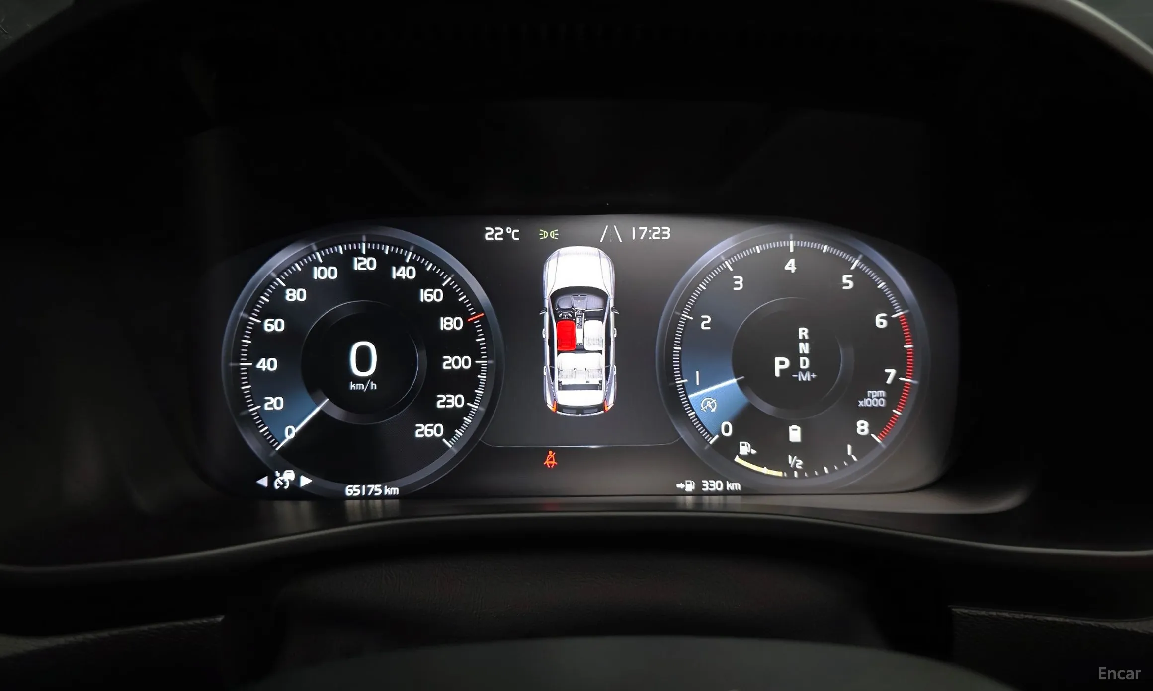 Volvo XC40 превью 8