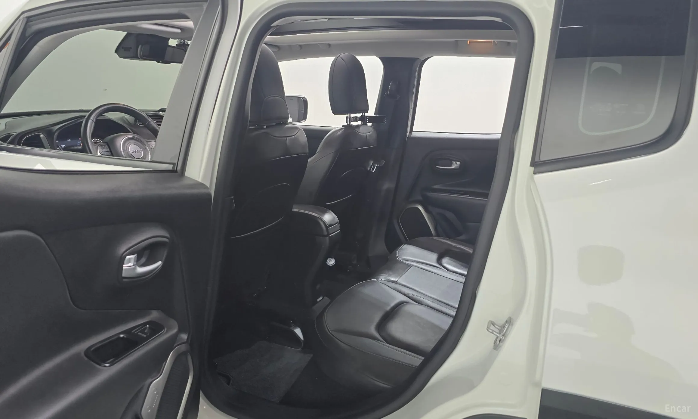Jeep Renegade превью 12