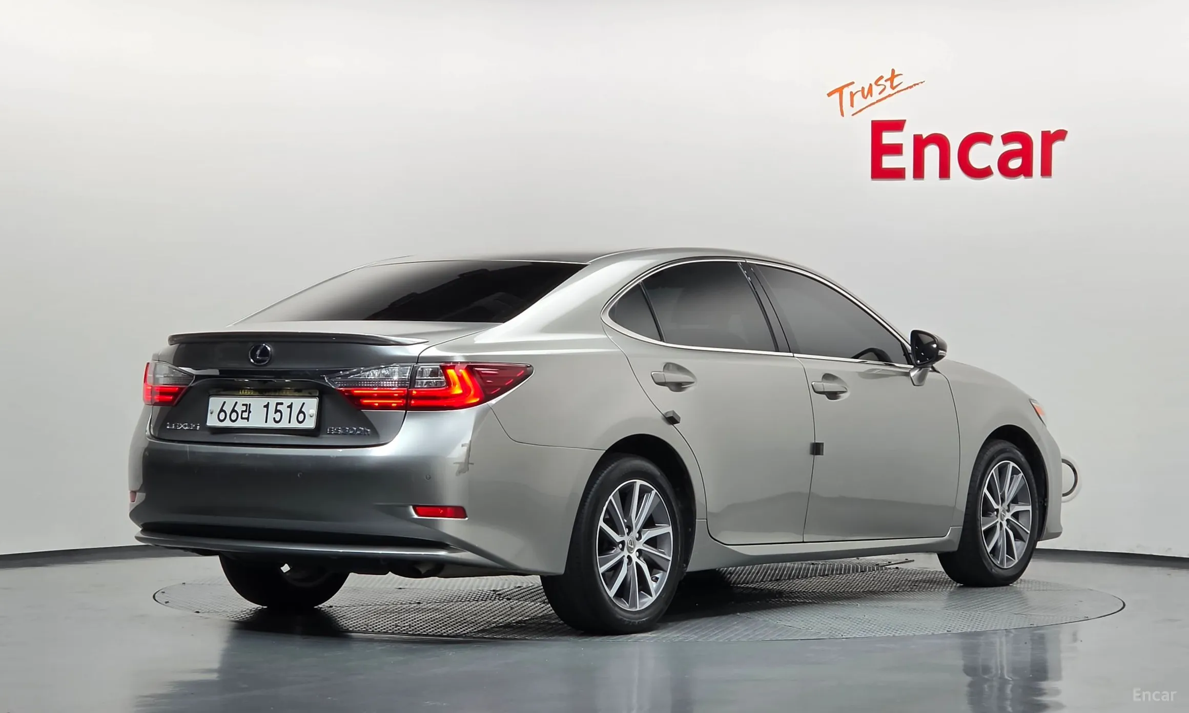 Lexus New ES300h превью 2