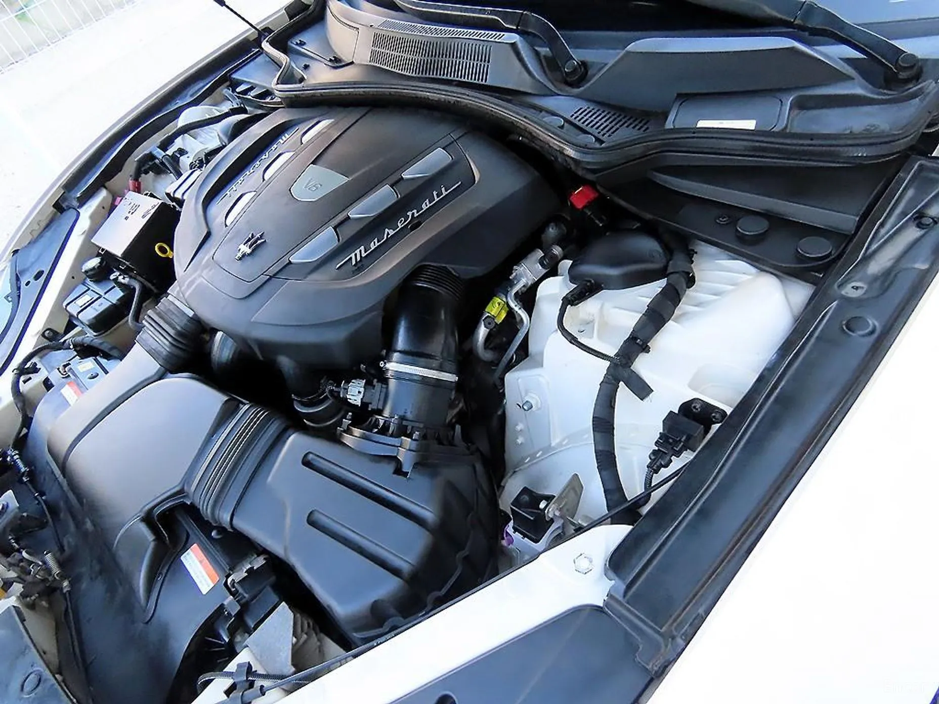 Maserati Quattroporte превью 19