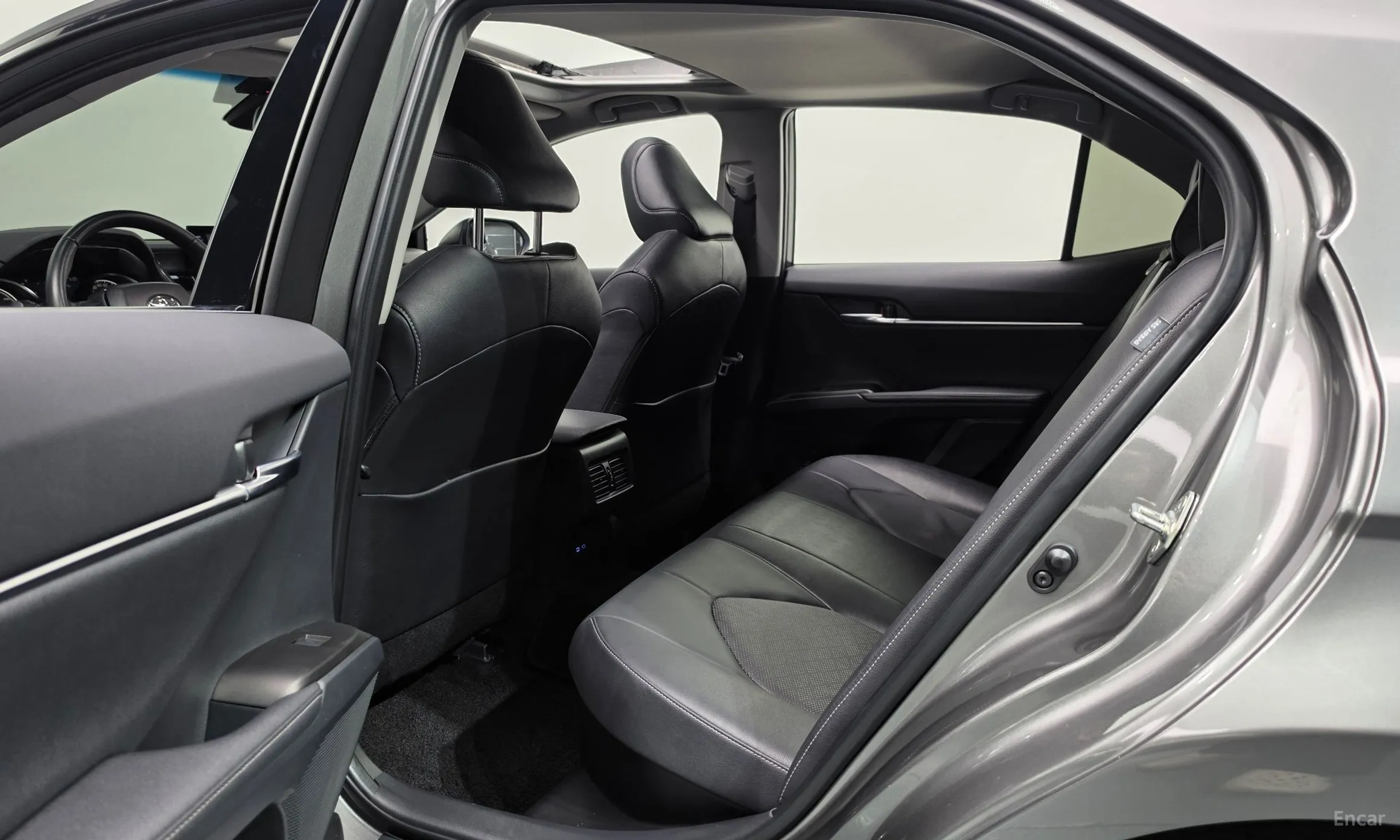 Toyota Camry (XV70) превью 11