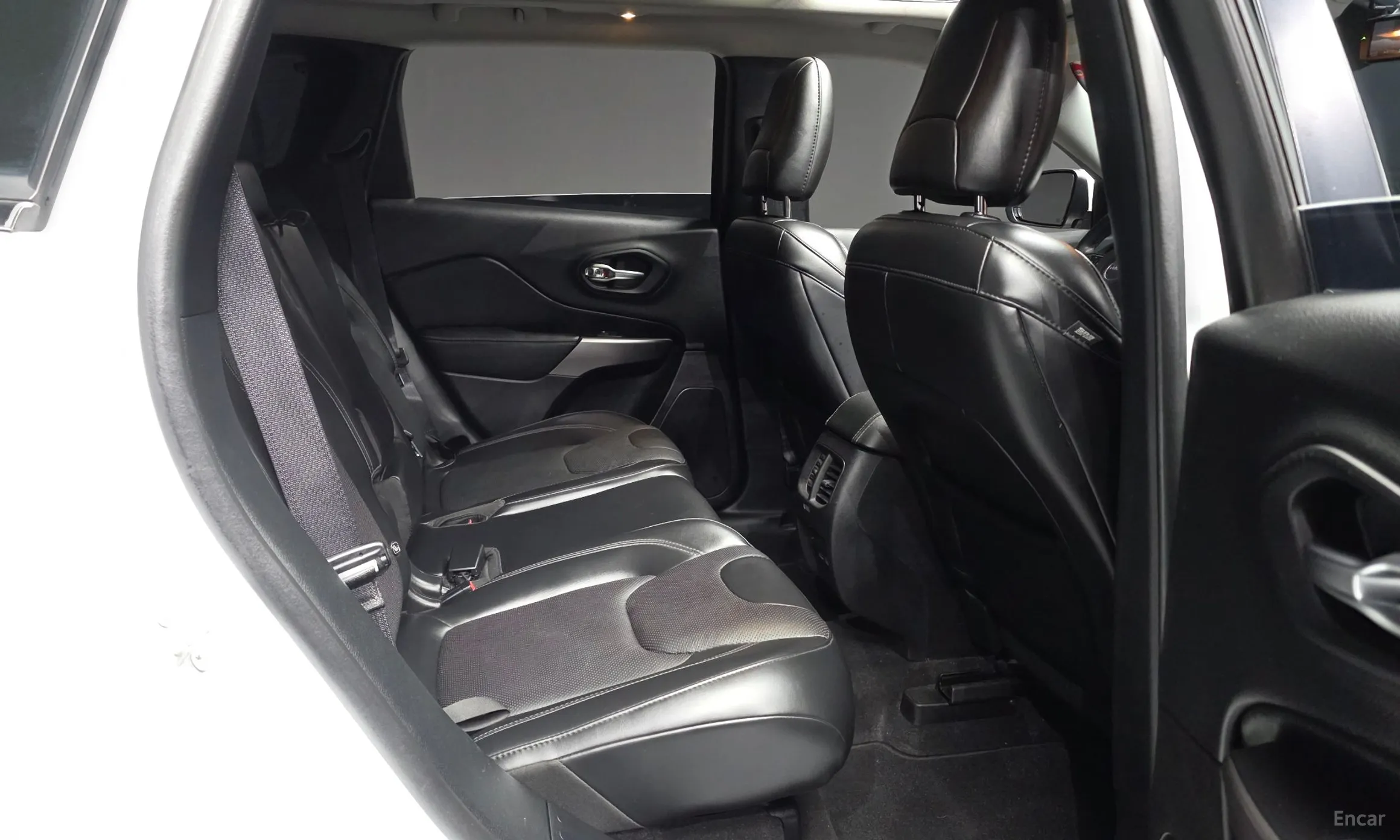 Jeep Cherokee (KL) превью 12