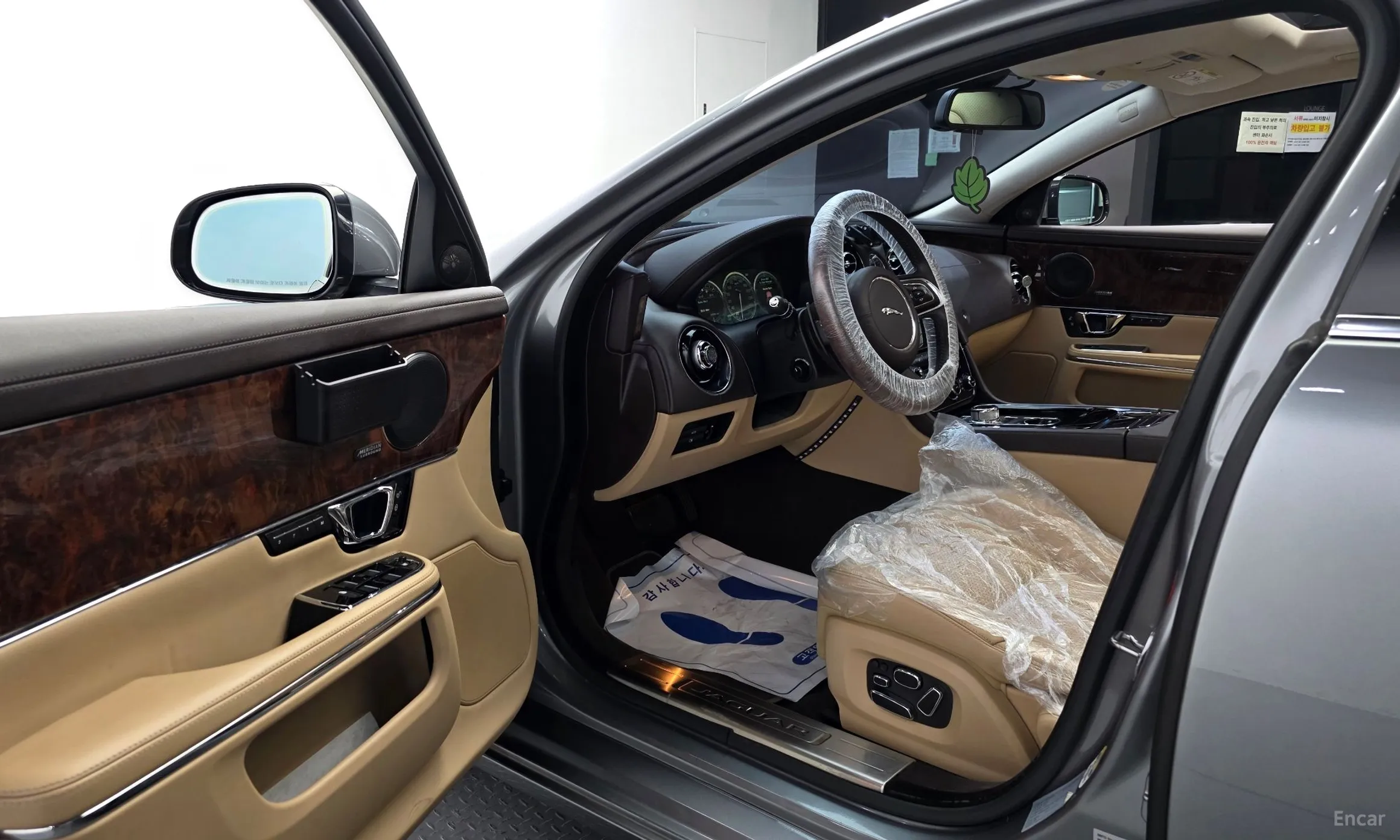 Jaguar All New XJ превью 10