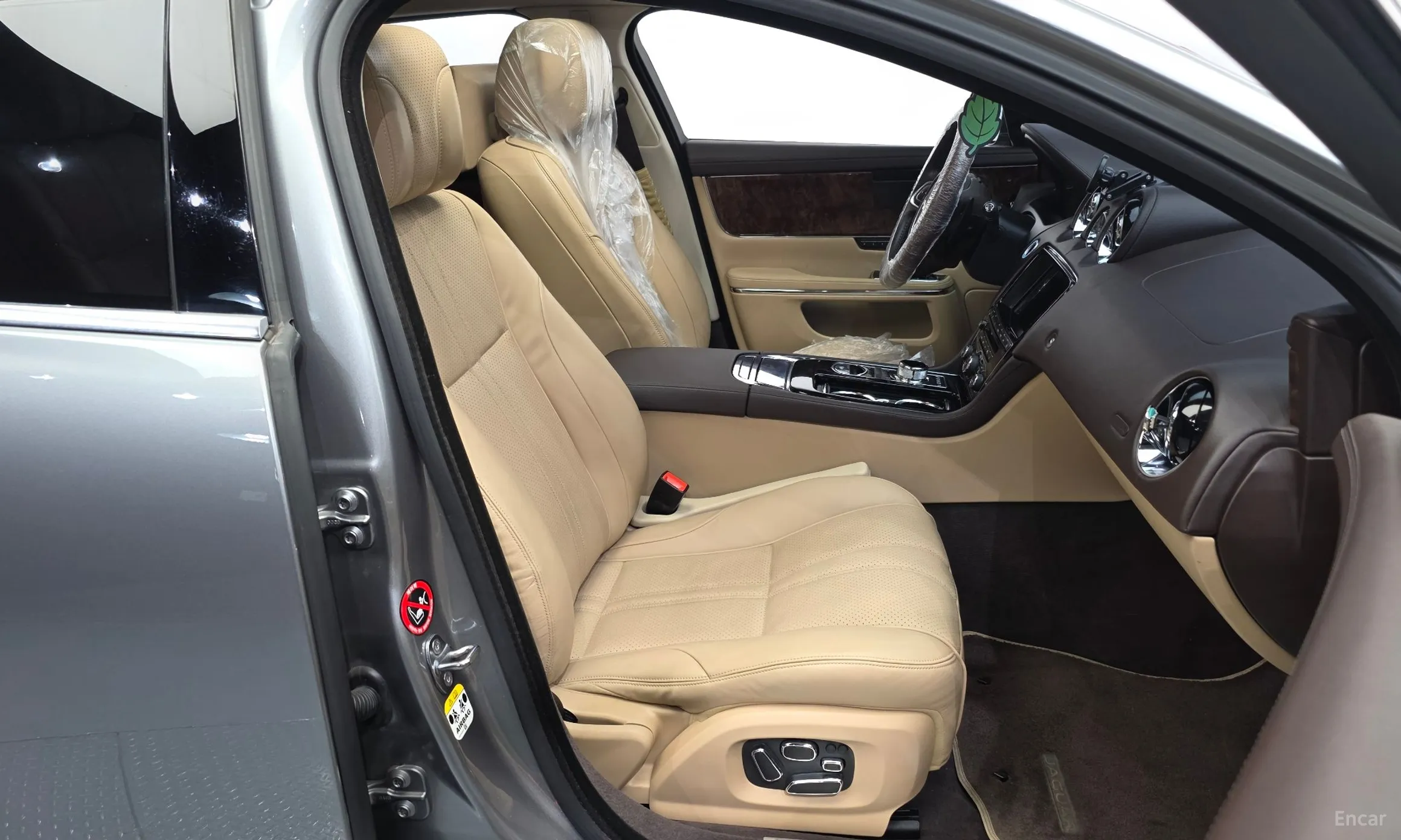 Jaguar All New XJ превью 11