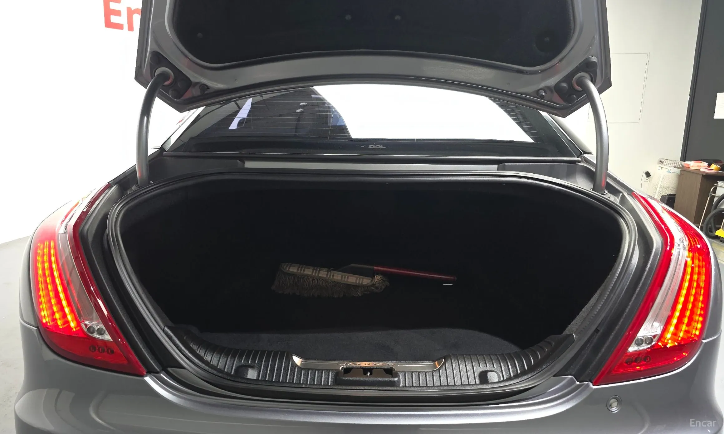 Jaguar All New XJ превью 20