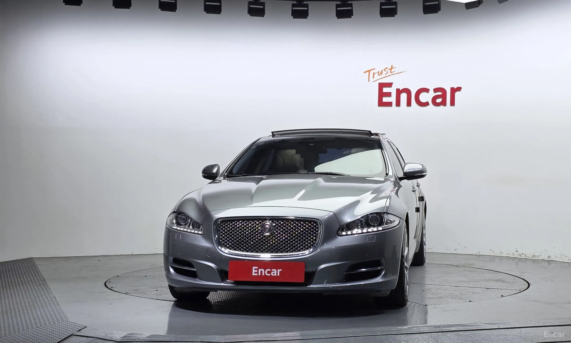 Jaguar All New XJ превью 3