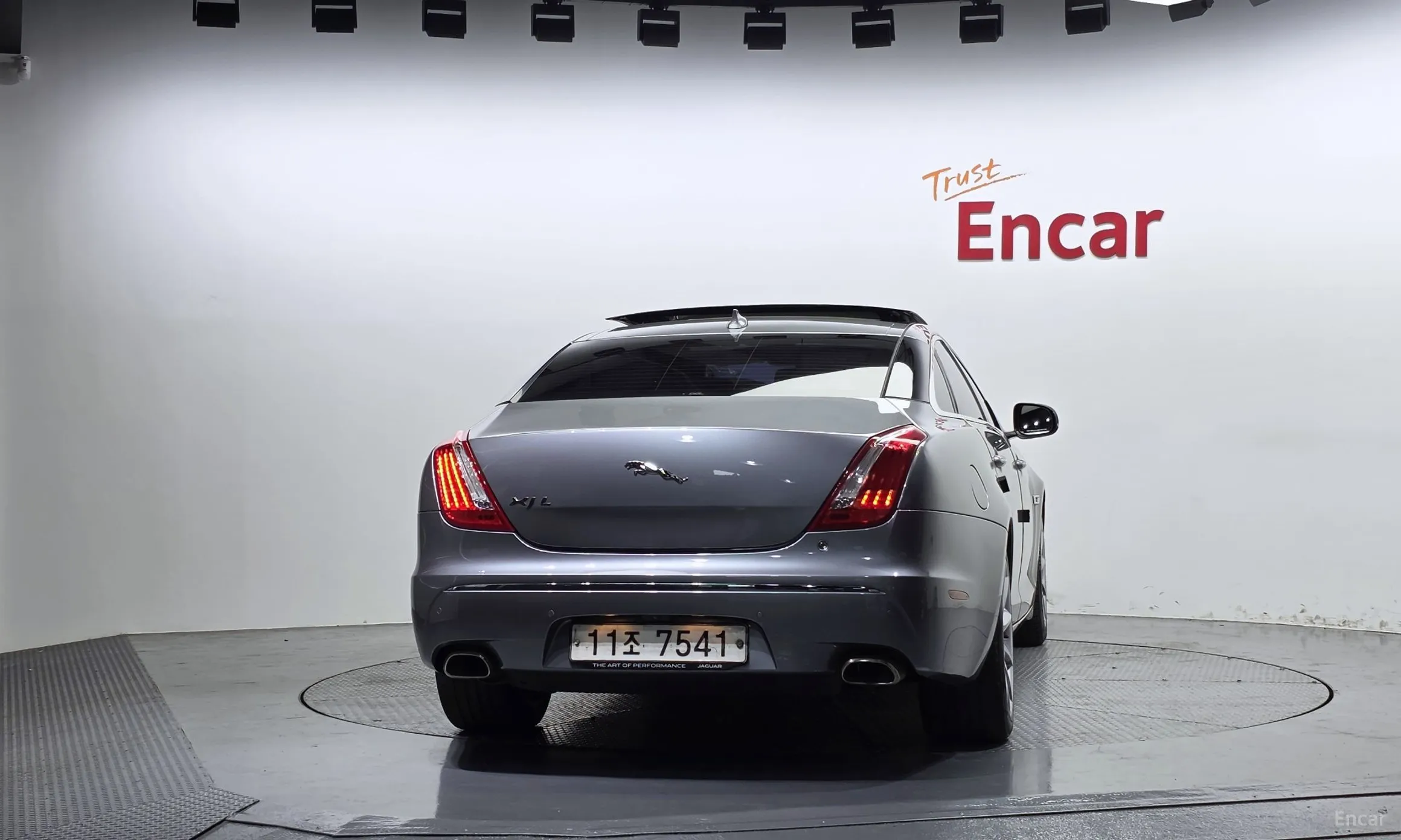 Jaguar All New XJ превью 4