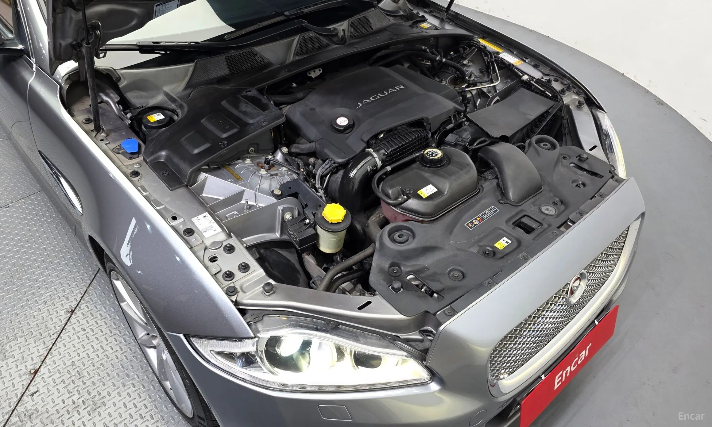 Jaguar All New XJ превью 6