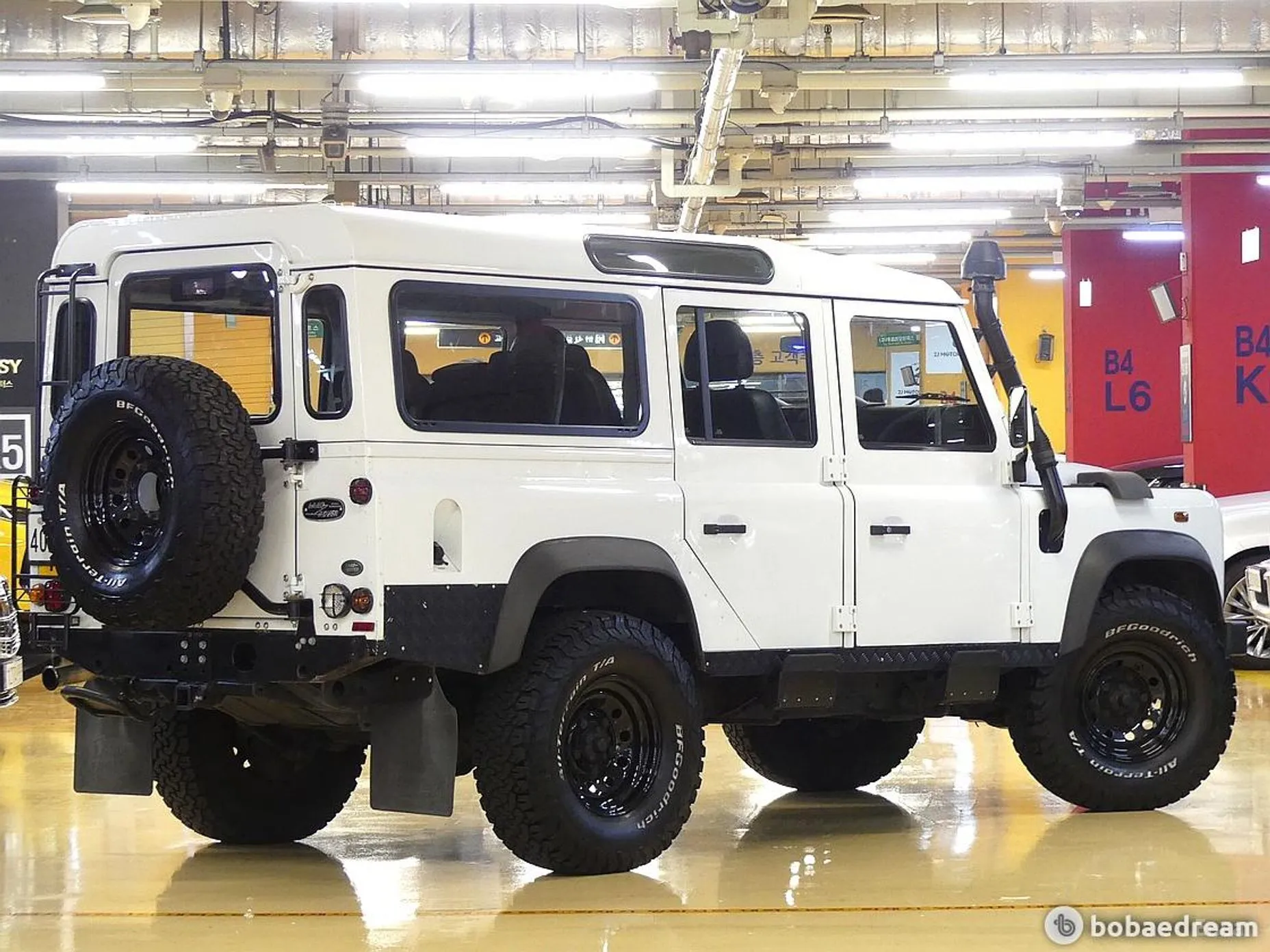Land Rover Defender