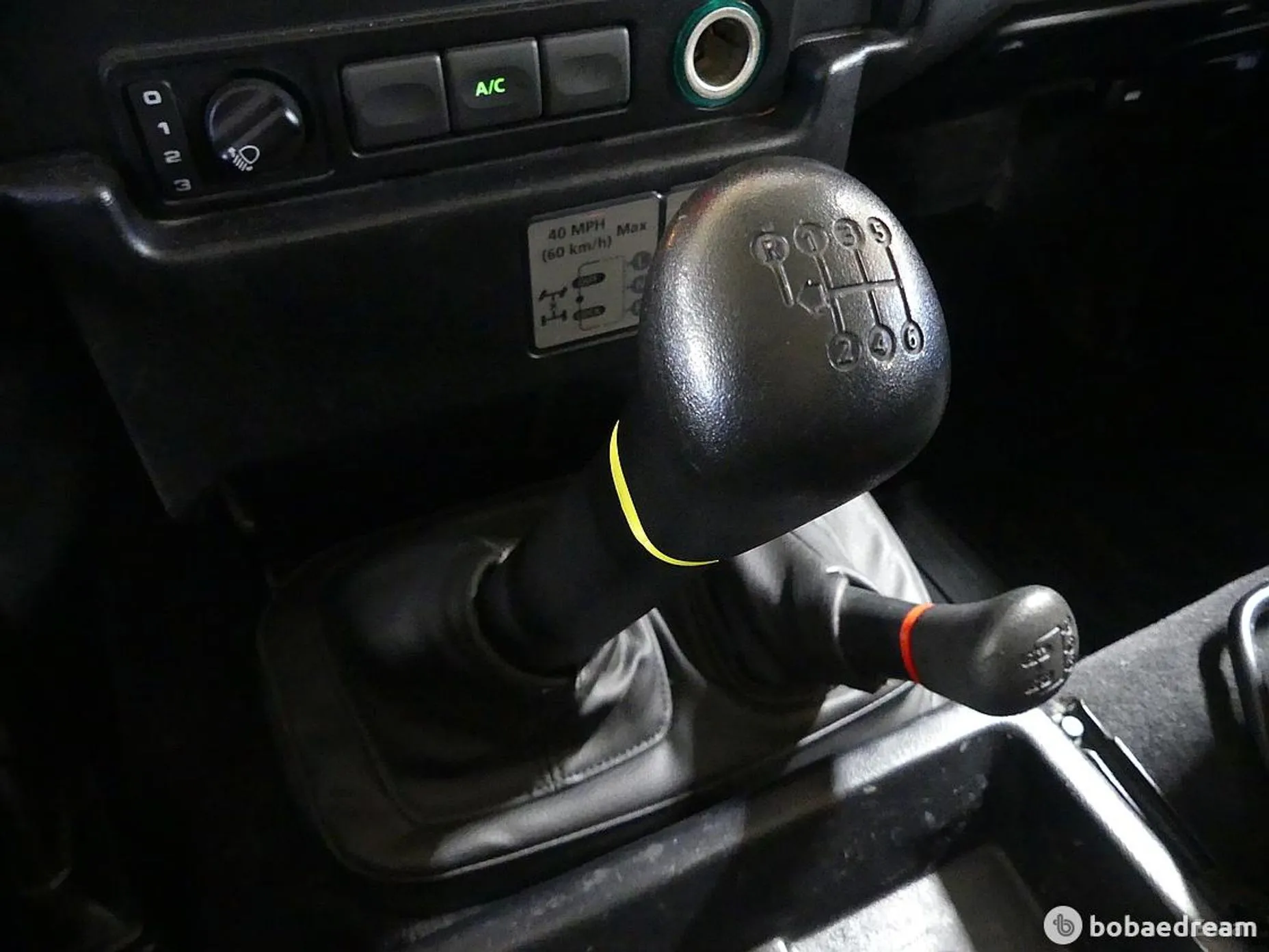 Land Rover Defender превью 9