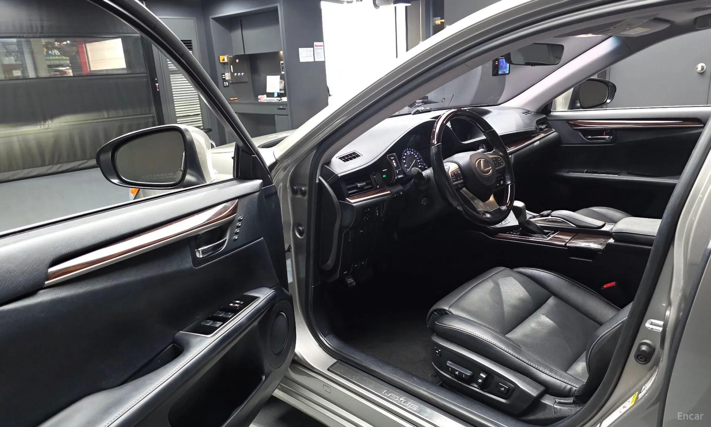 Lexus New ES300h превью 10