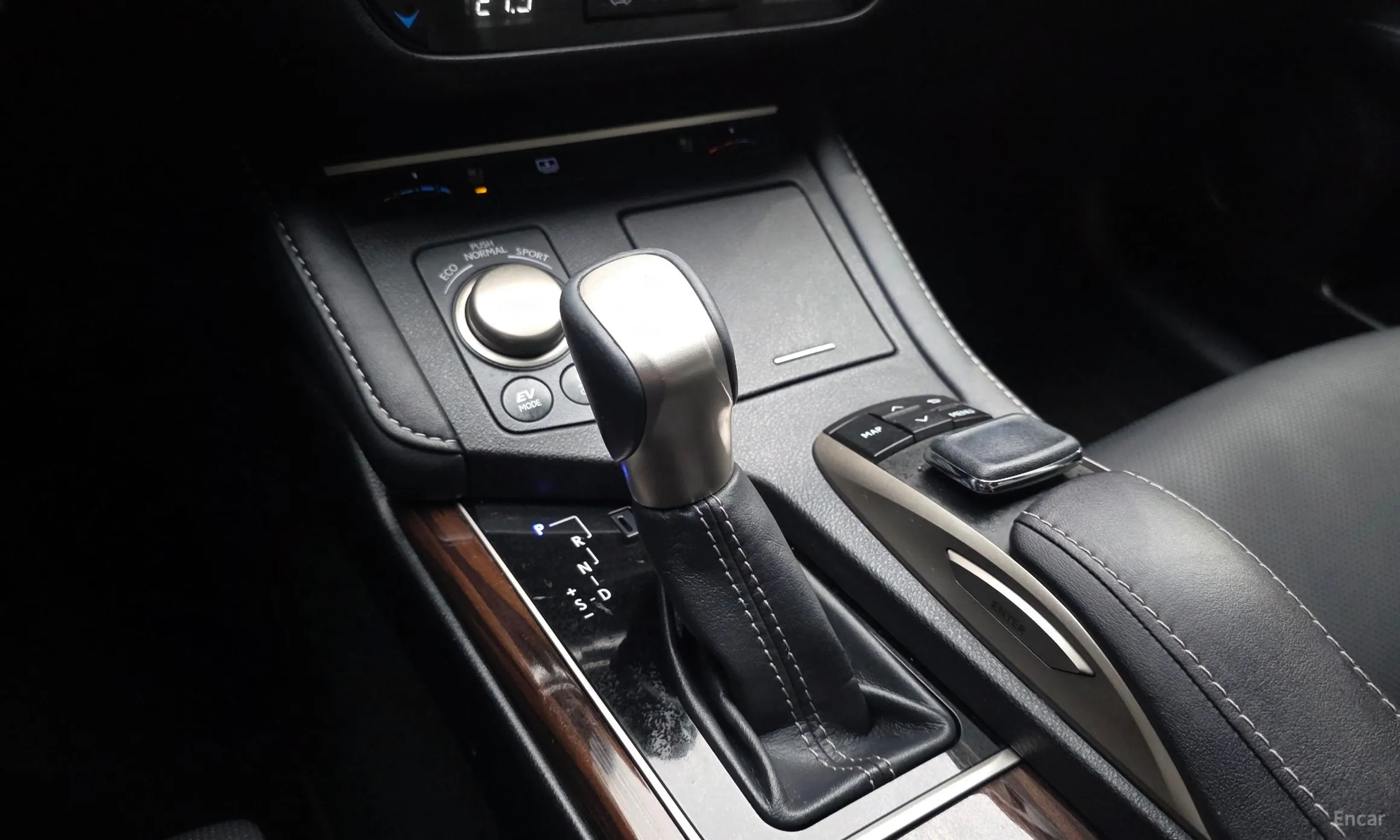 Lexus New ES300h превью 9