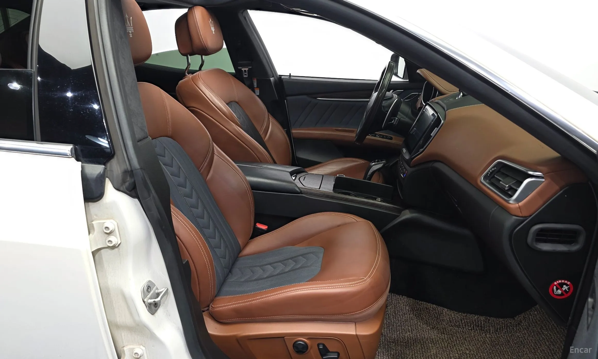 Maserati Ghibli превью 11