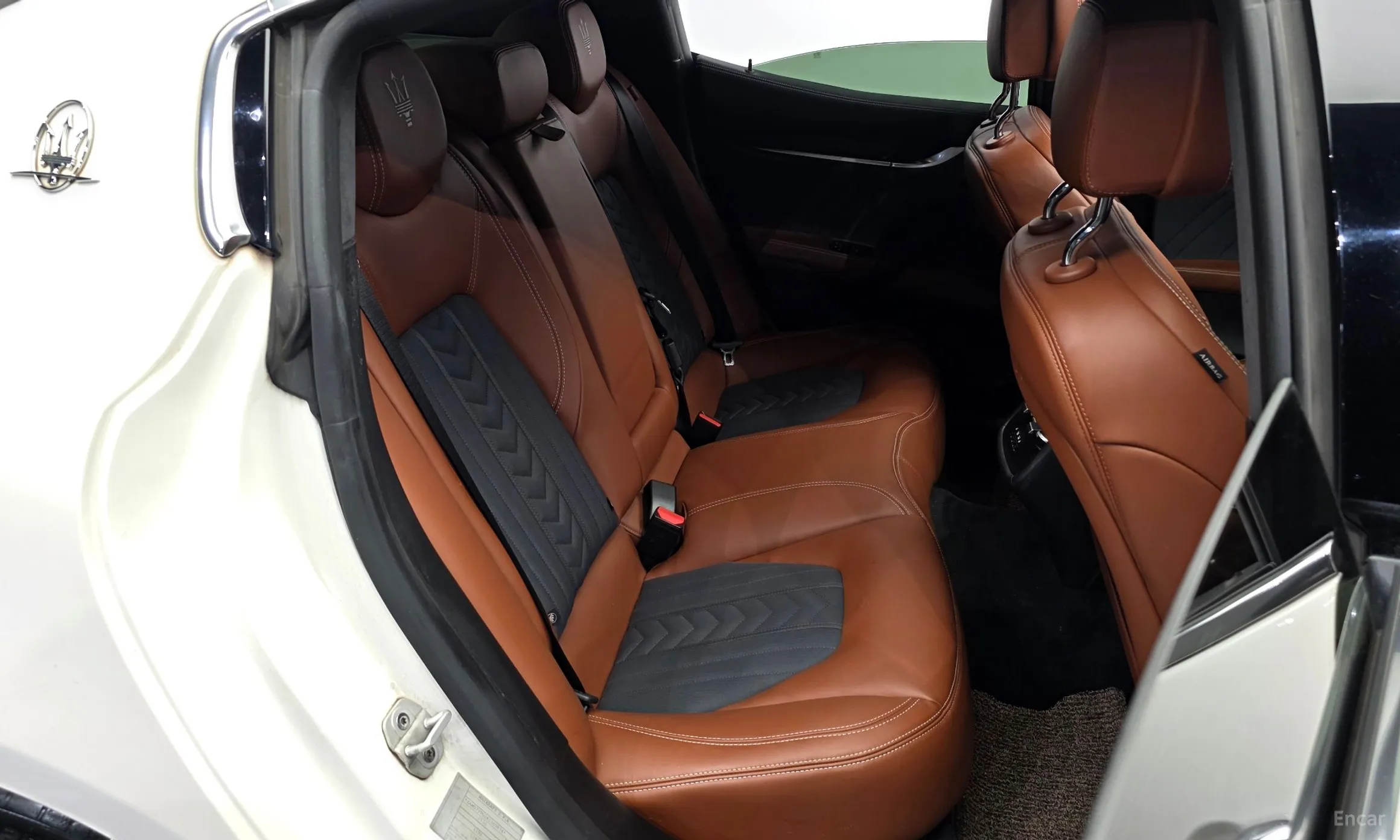 Maserati Ghibli превью 12