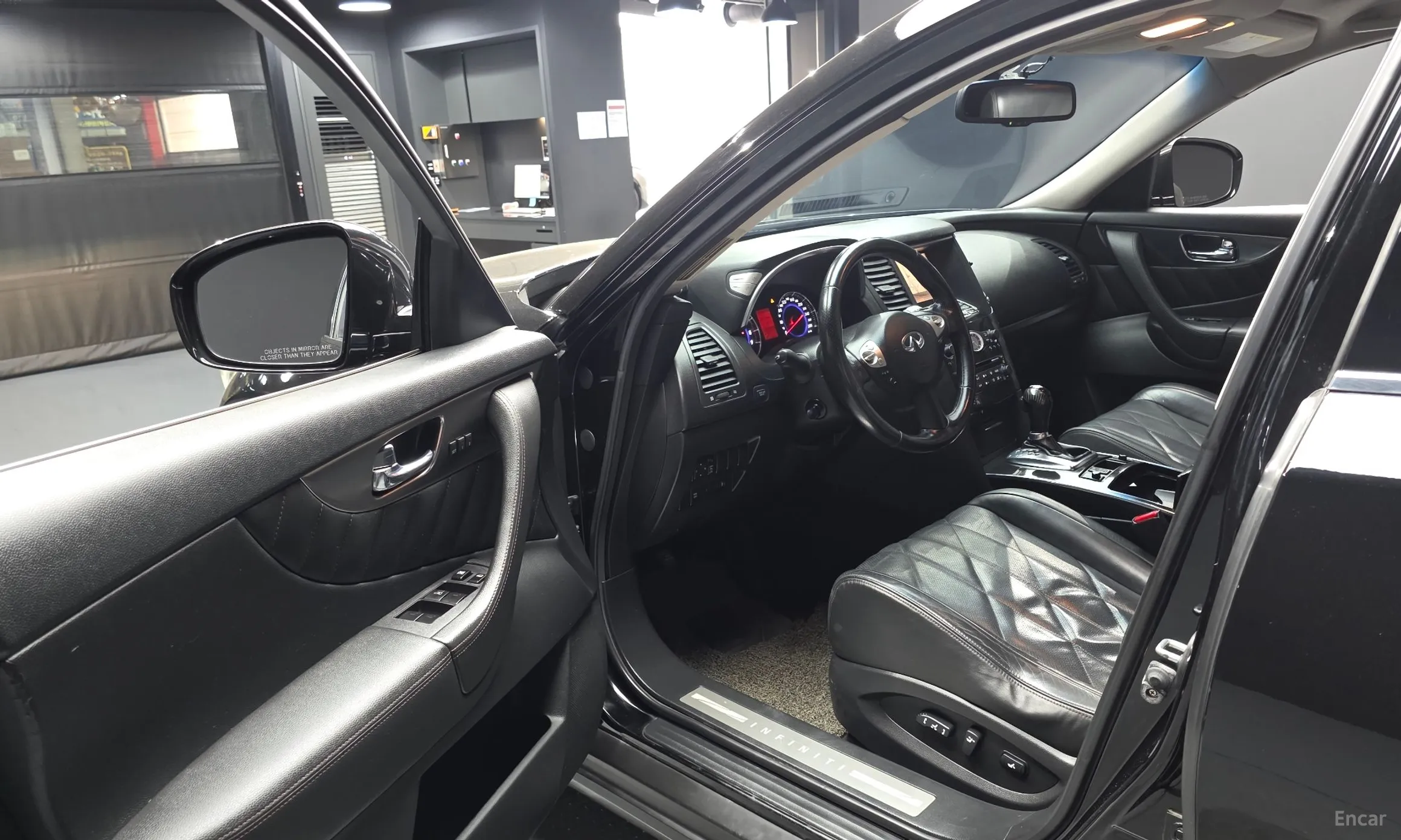 Infiniti FX35 превью 10