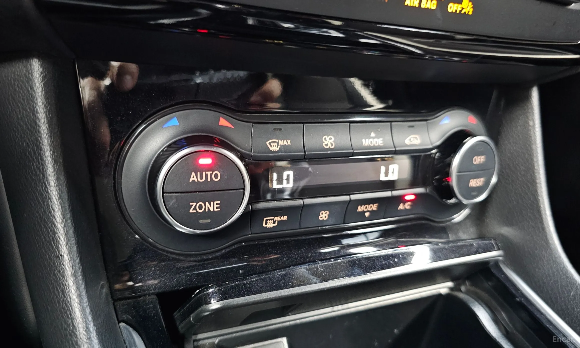 Infiniti Q30 превью 12