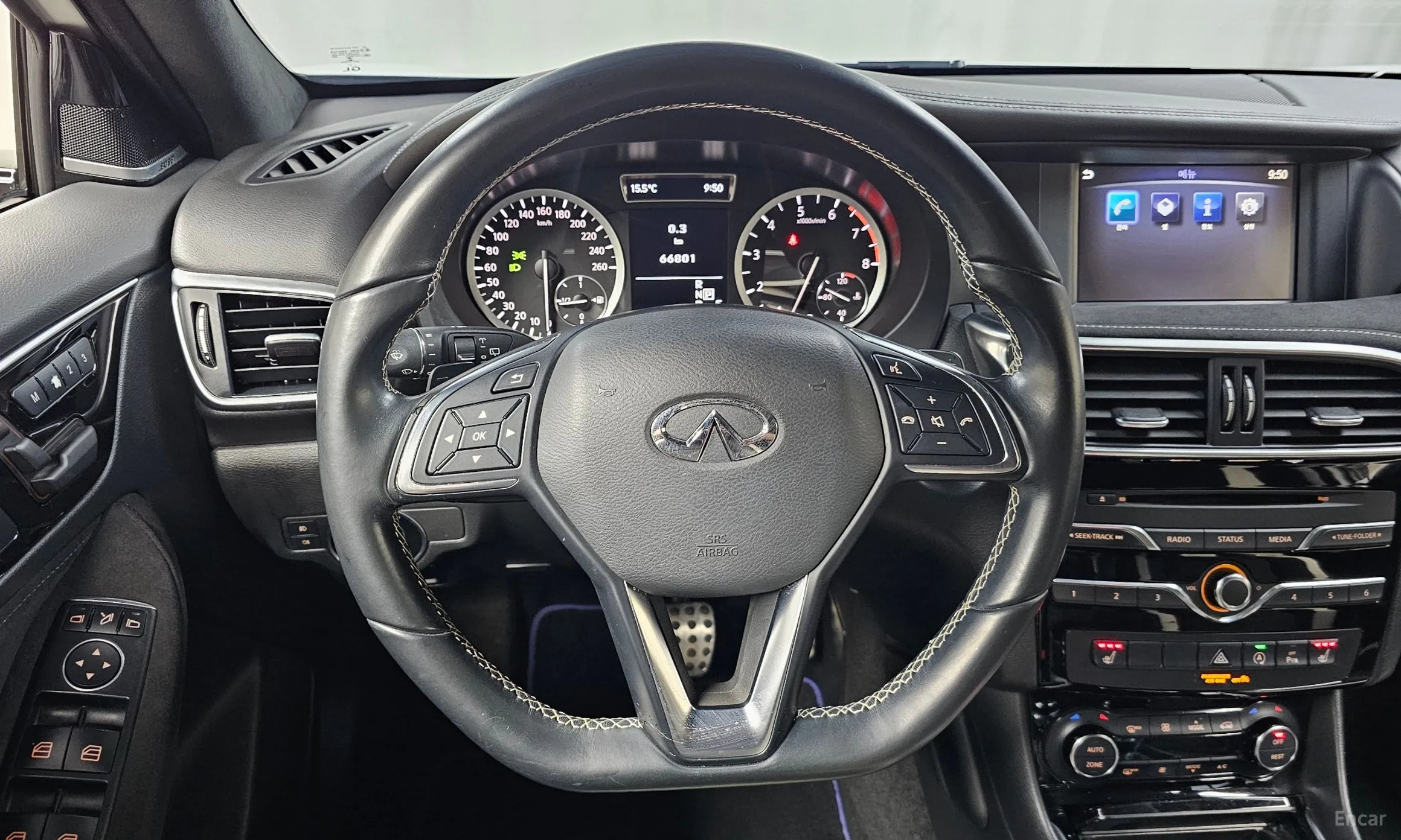 Infiniti Q30 превью 14