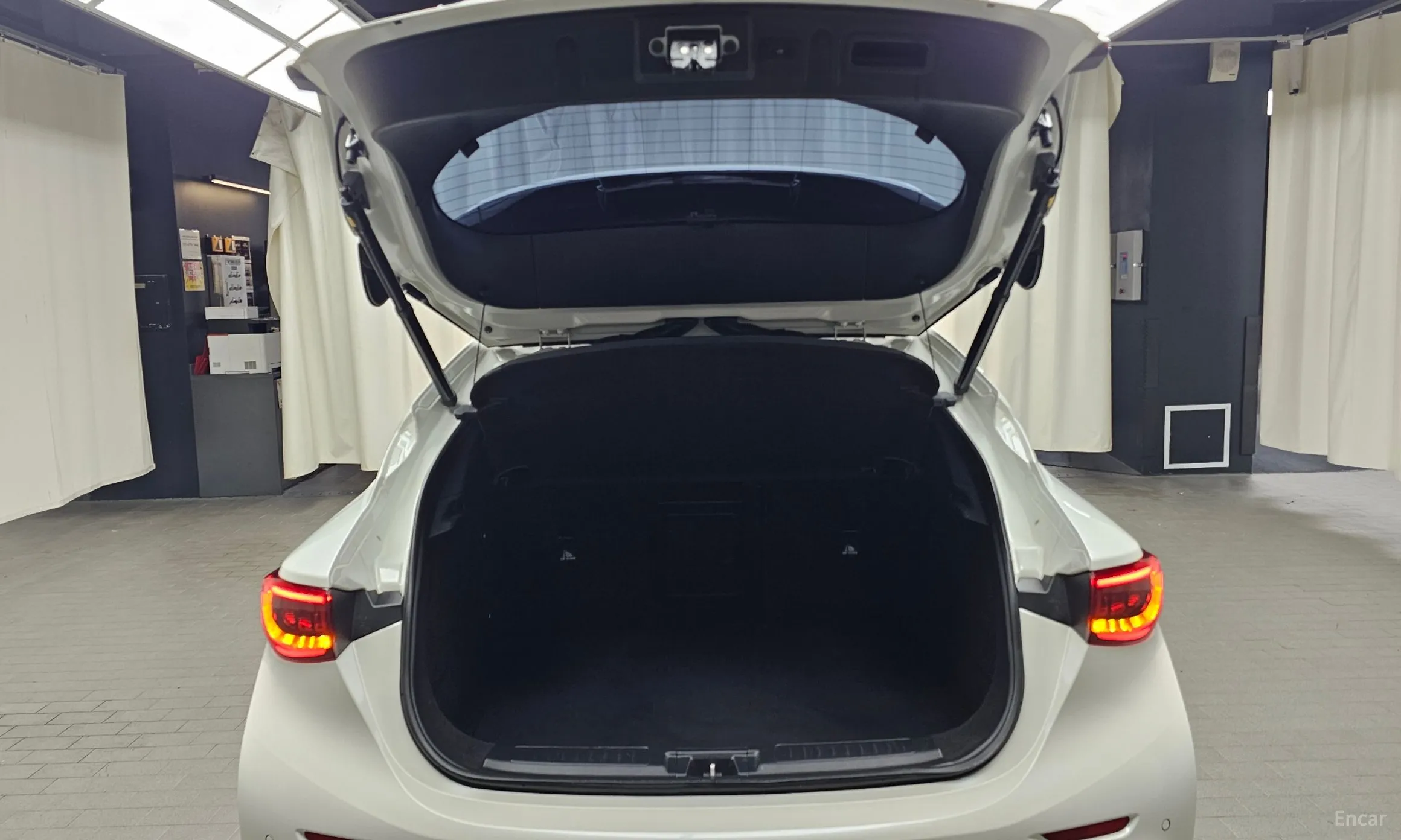 Infiniti Q30 превью 19