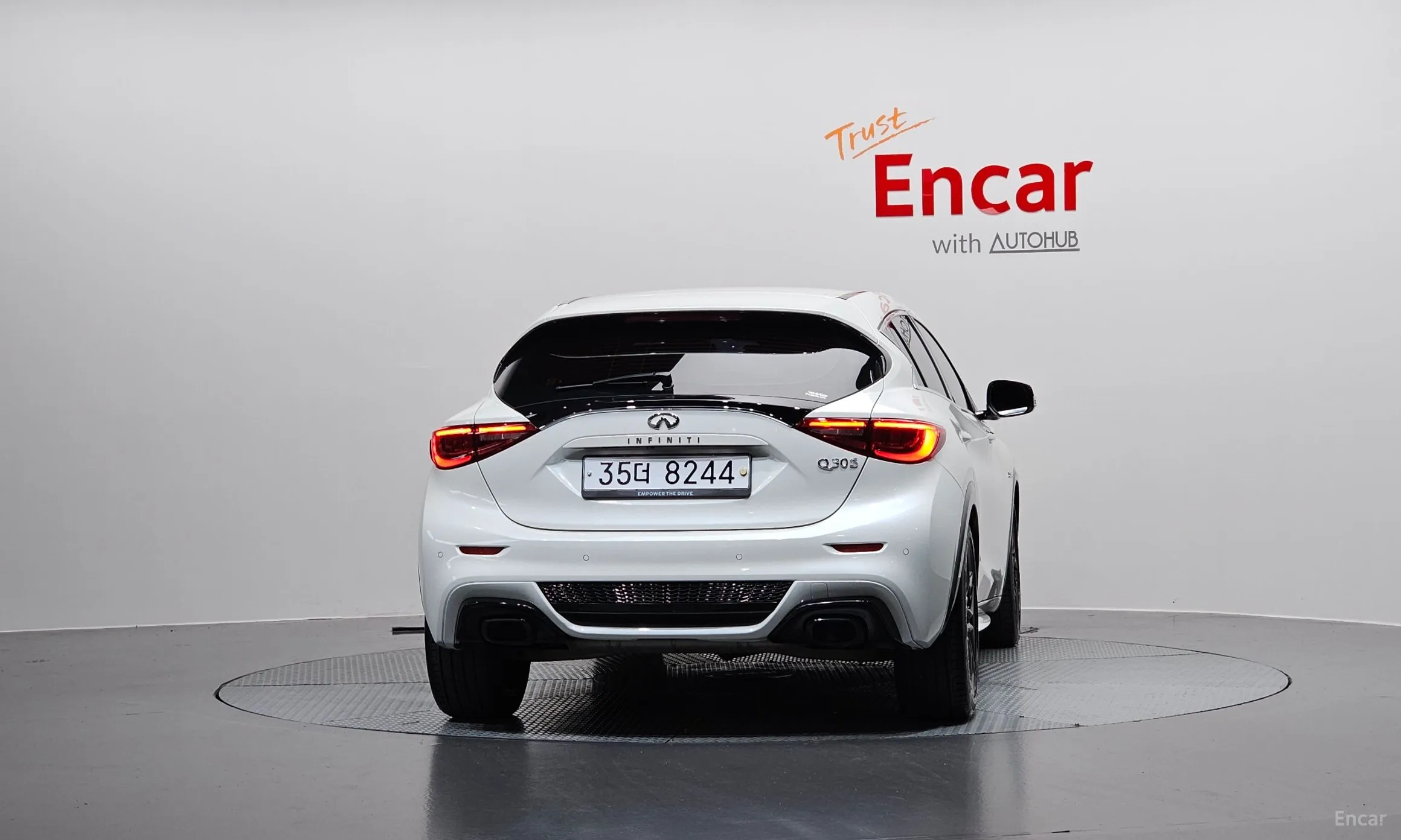 Infiniti Q30 превью 4