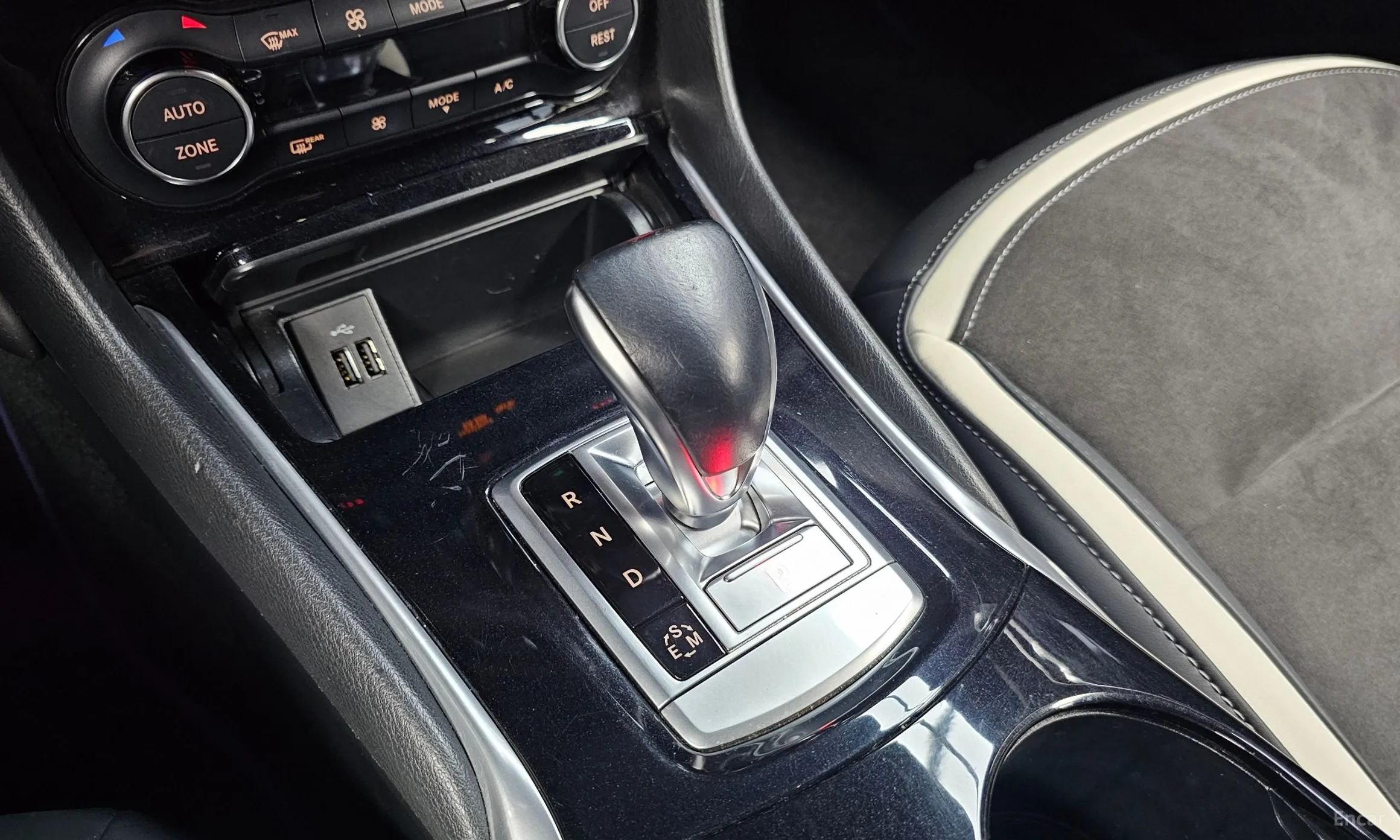 Infiniti Q30 превью 9