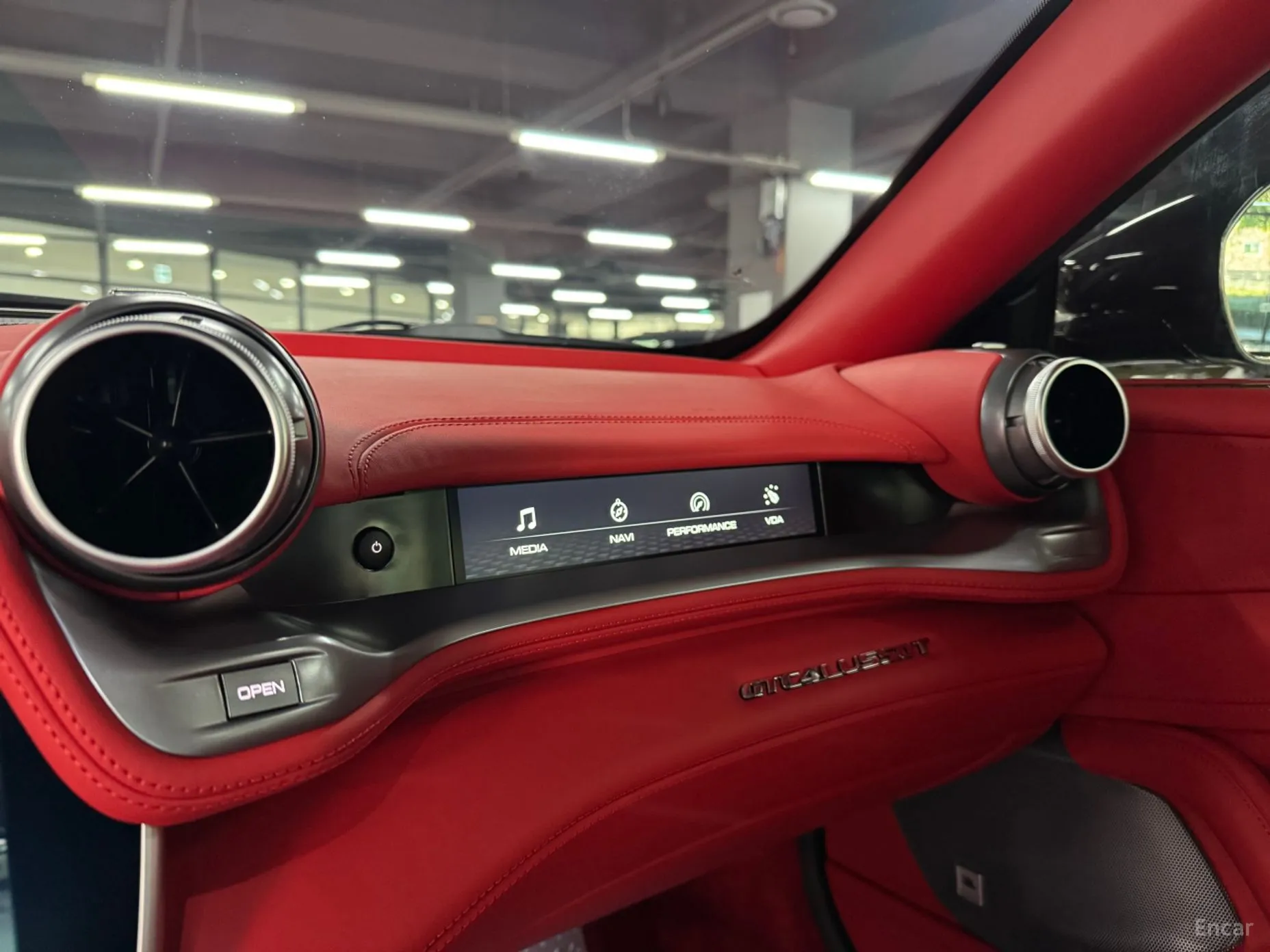 Ferrari GTC4 Rousseau превью 11
