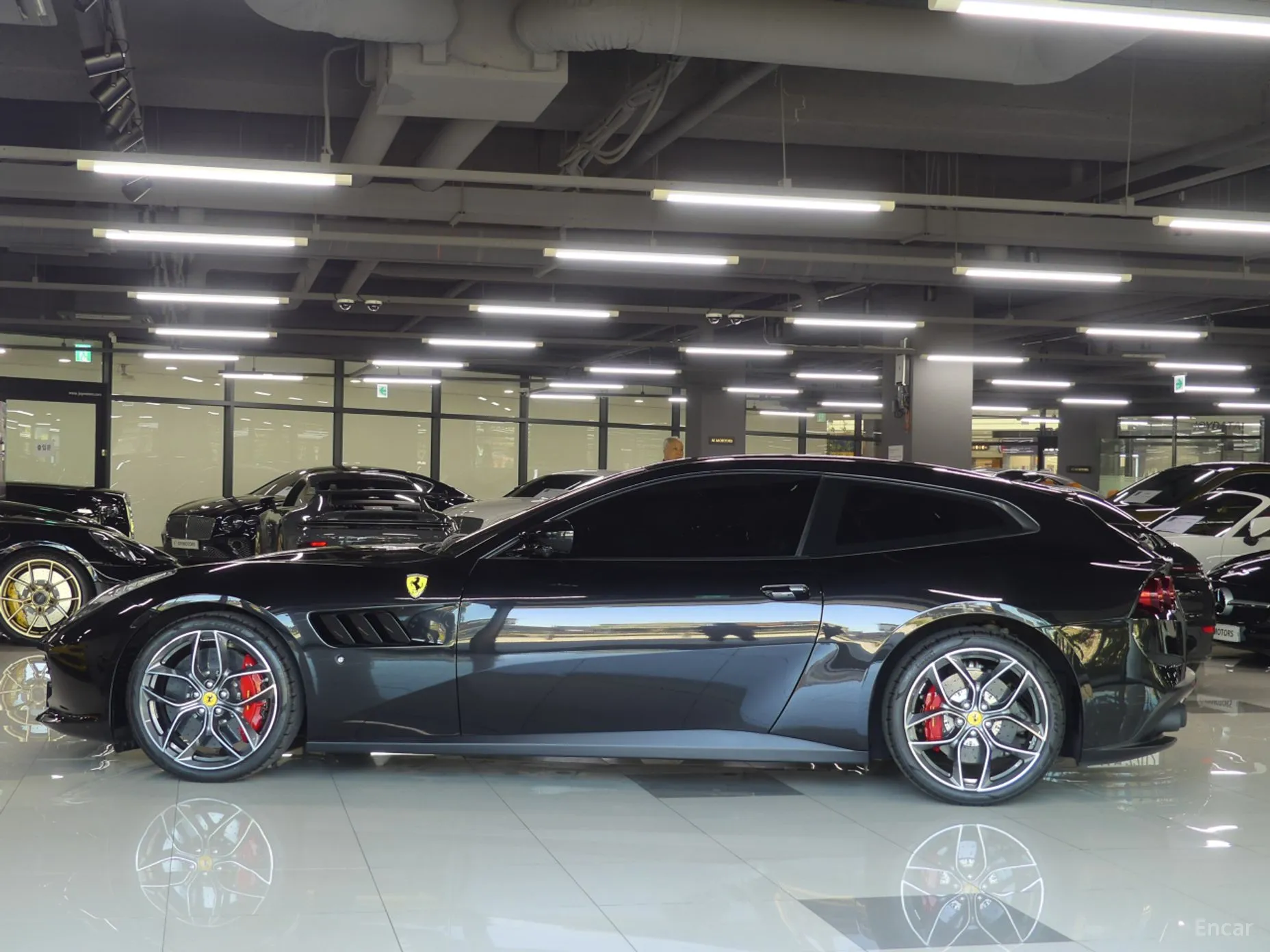 Ferrari GTC4 Rousseau
