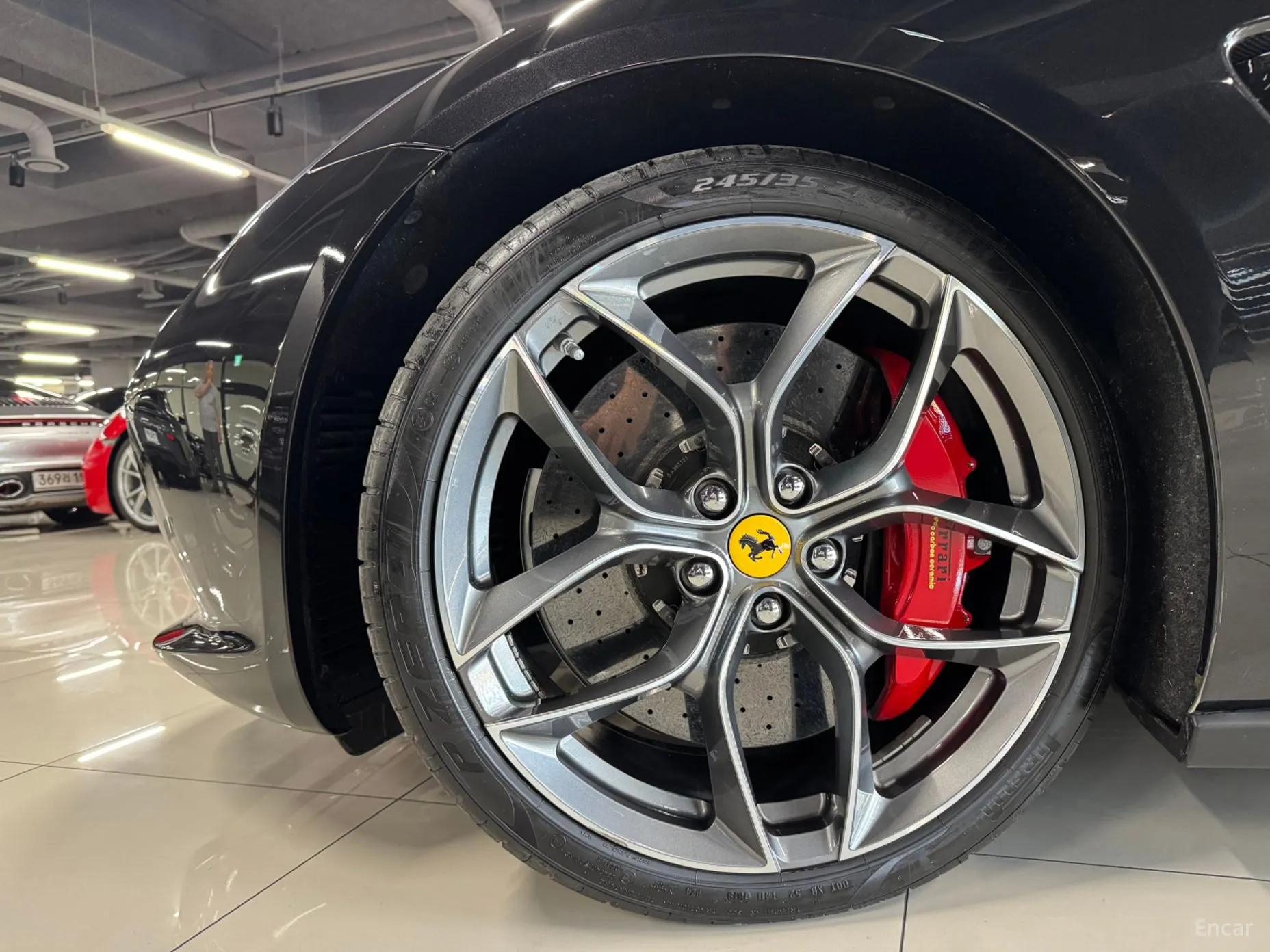 Ferrari GTC4 Rousseau превью 16