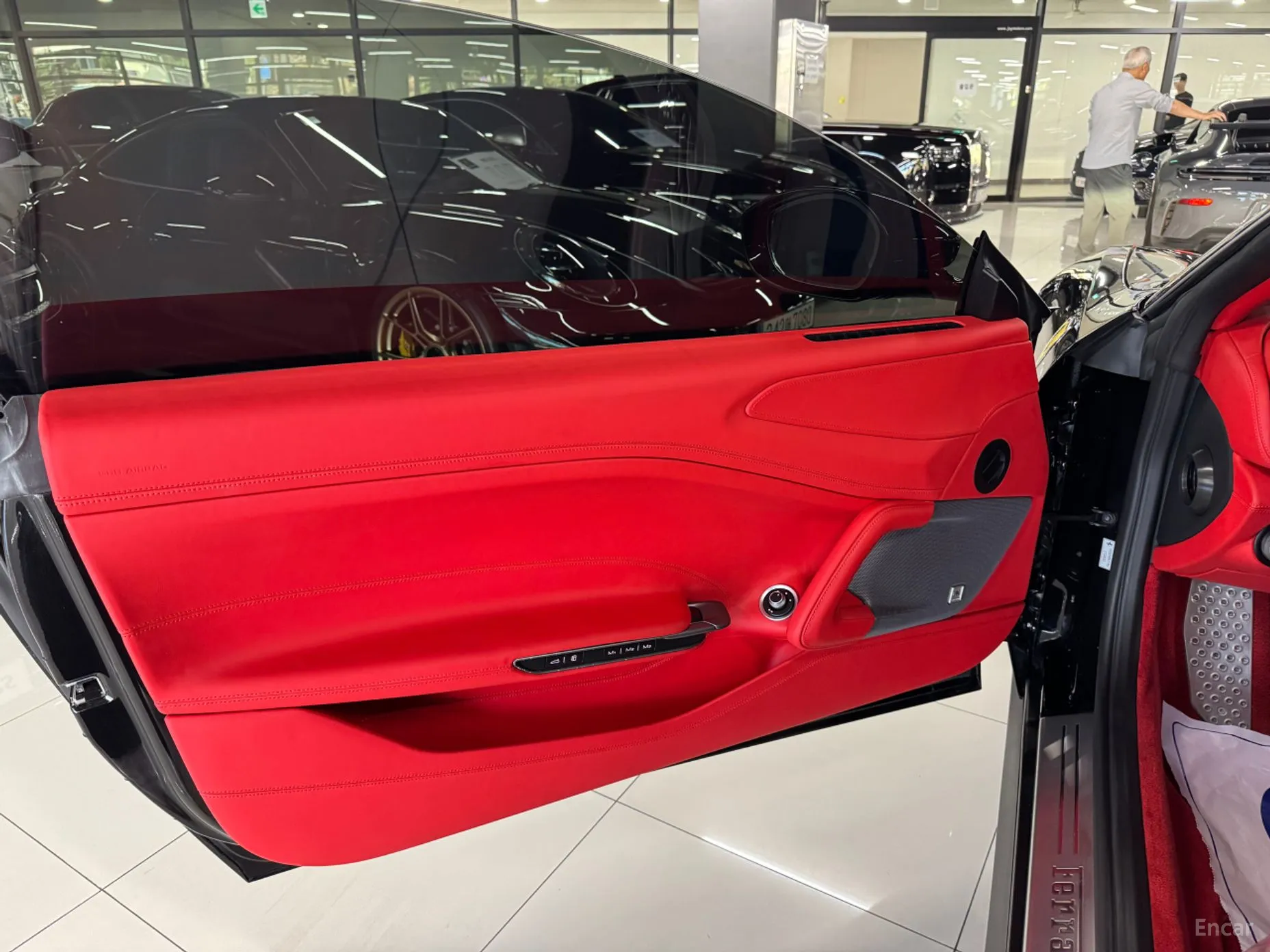 Ferrari GTC4 Rousseau превью 7