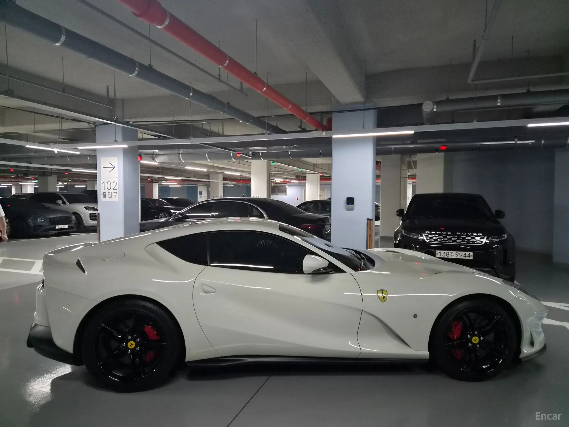 Ferrari 812 Superfast превью 12