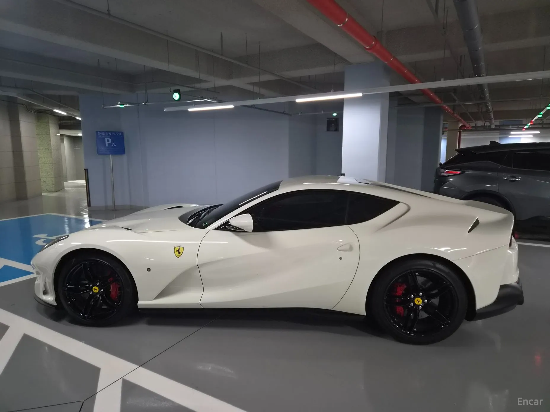 Ferrari 812 Superfast превью 13