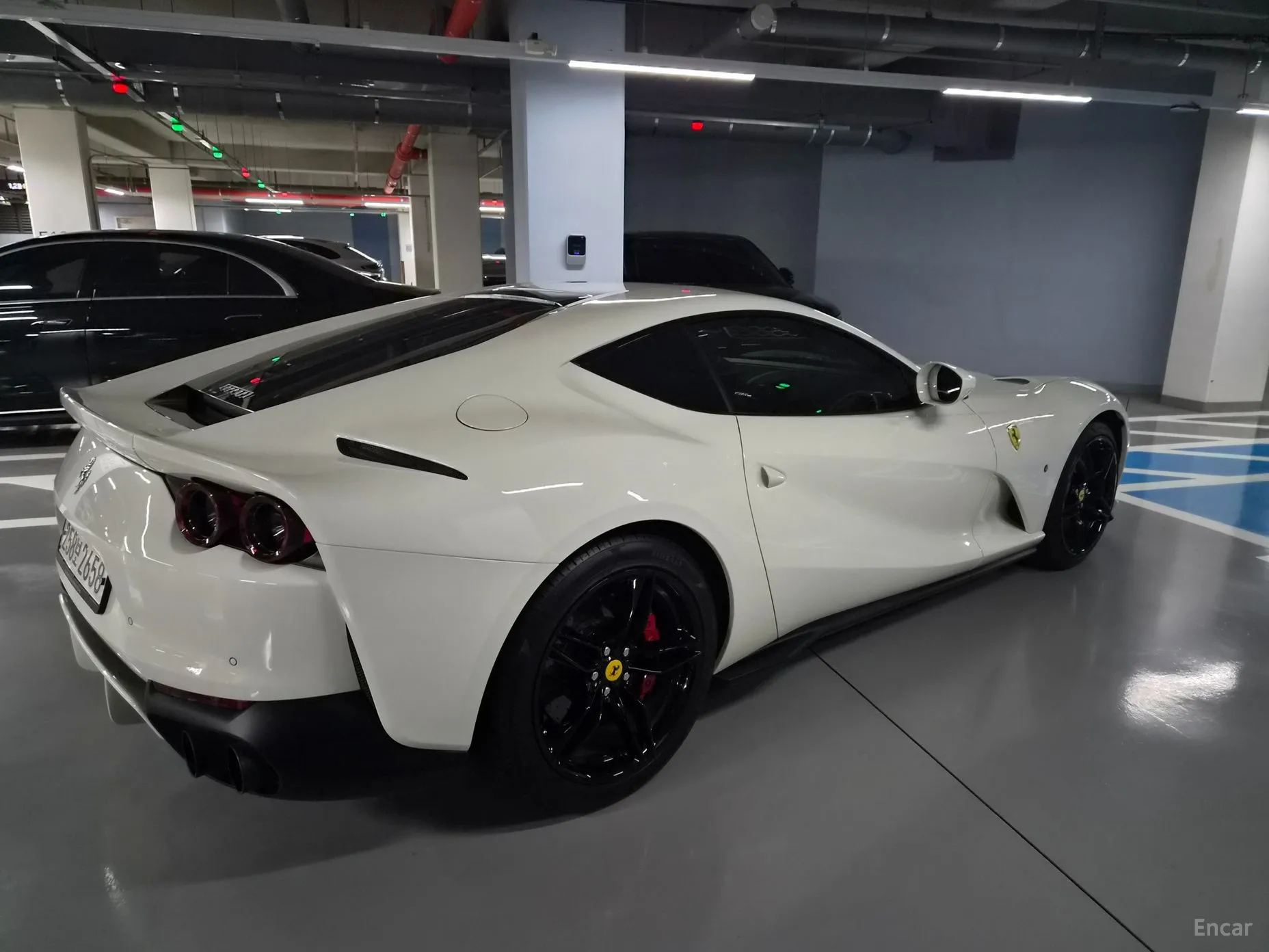 Ferrari 812 Superfast превью 14