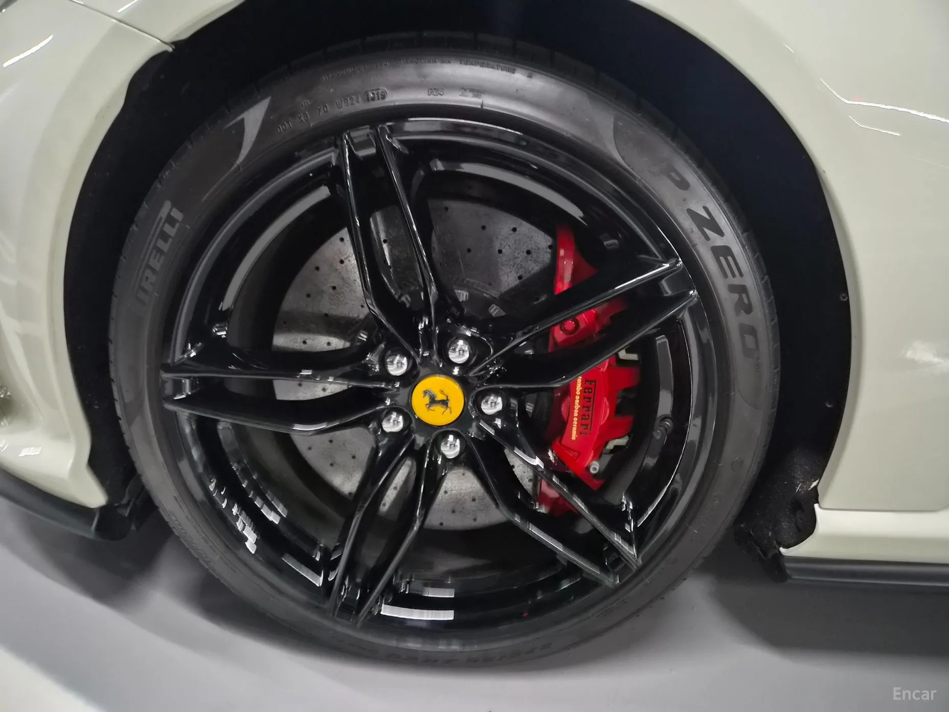 Ferrari 812 Superfast превью 5