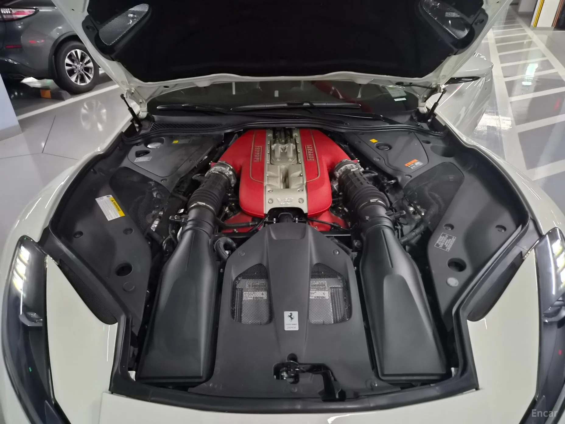 Ferrari 812 Superfast превью 6