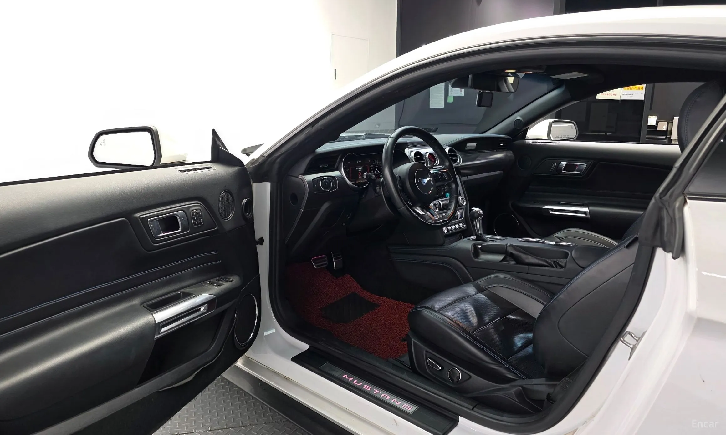 Ford Mustang превью 10