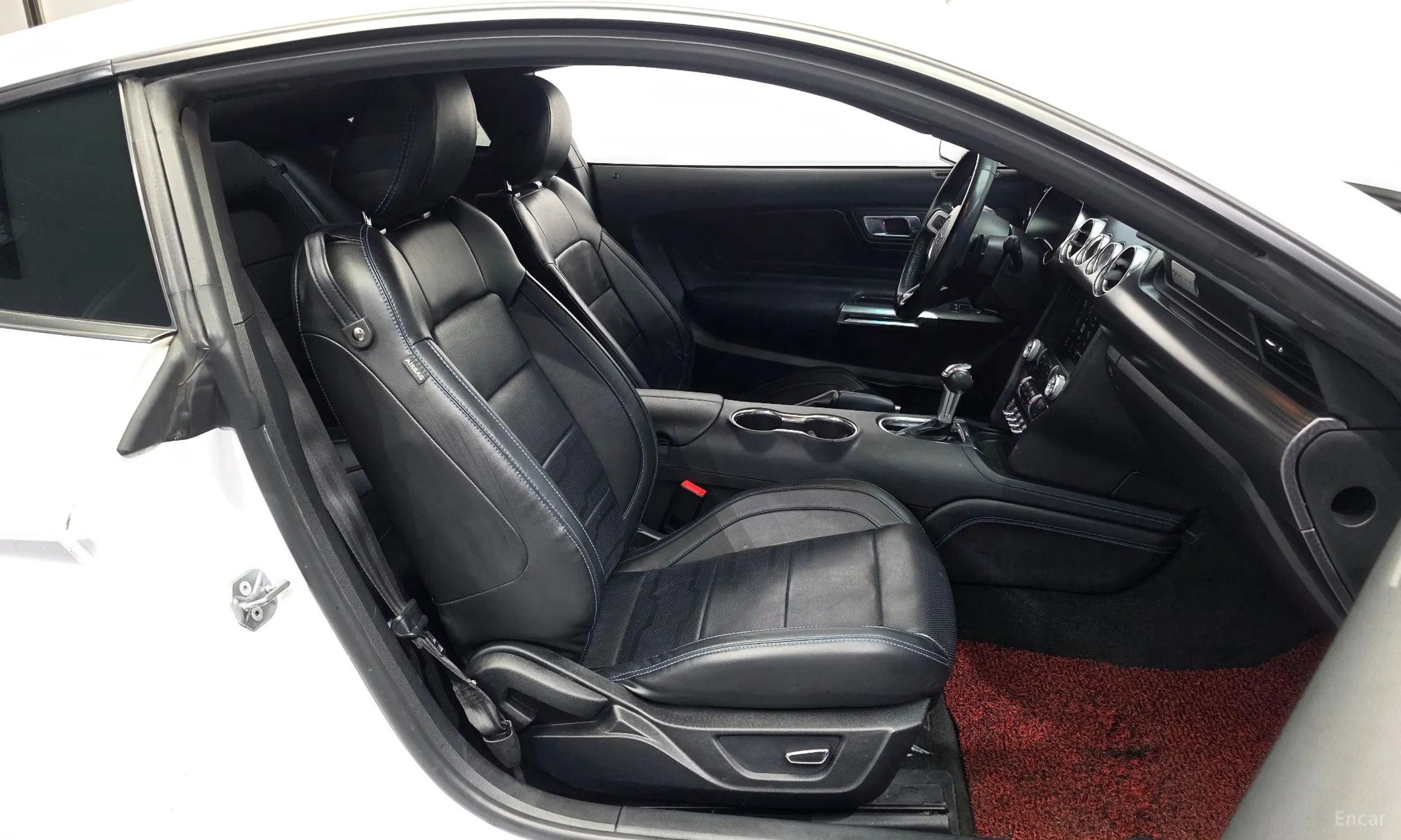 Ford Mustang превью 11