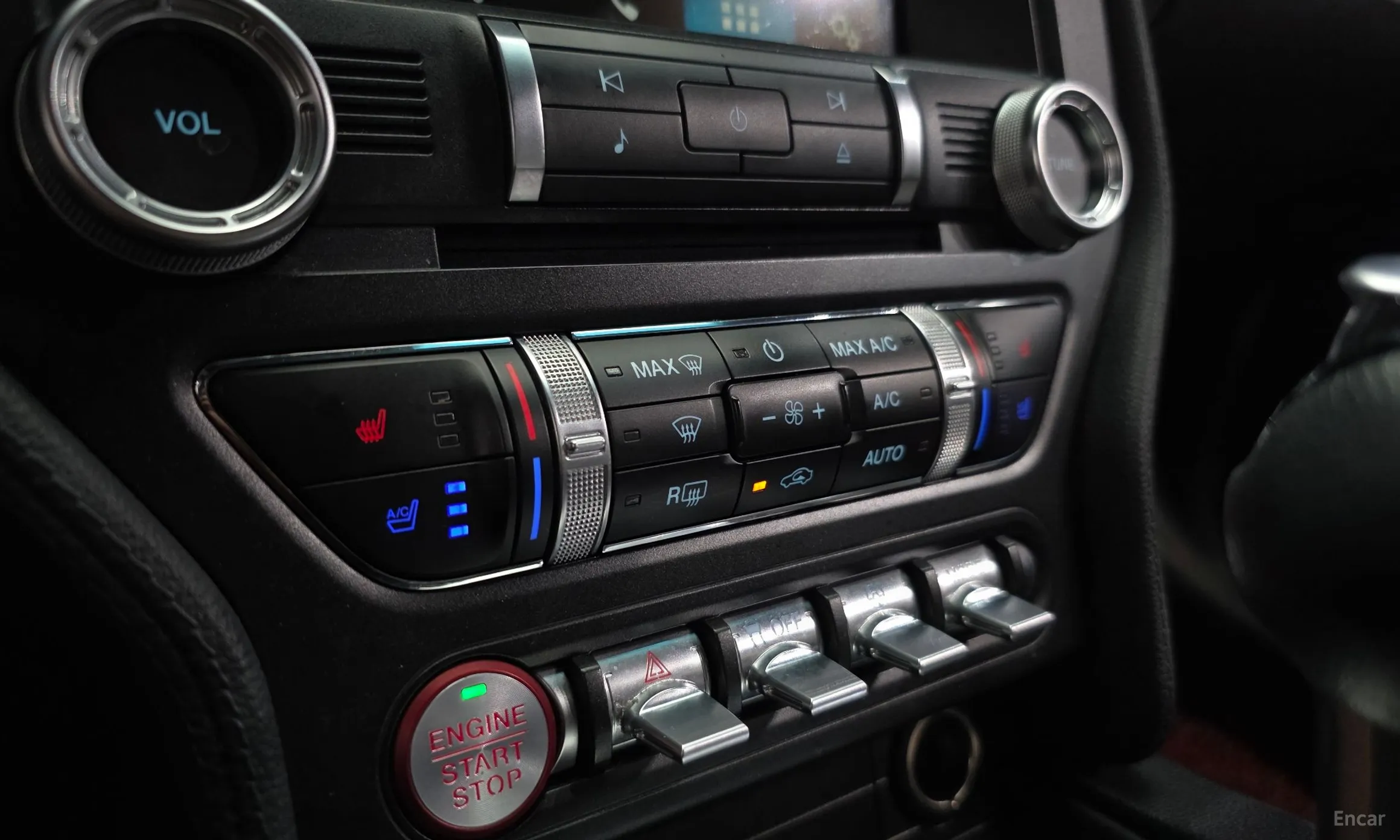Ford Mustang превью 18