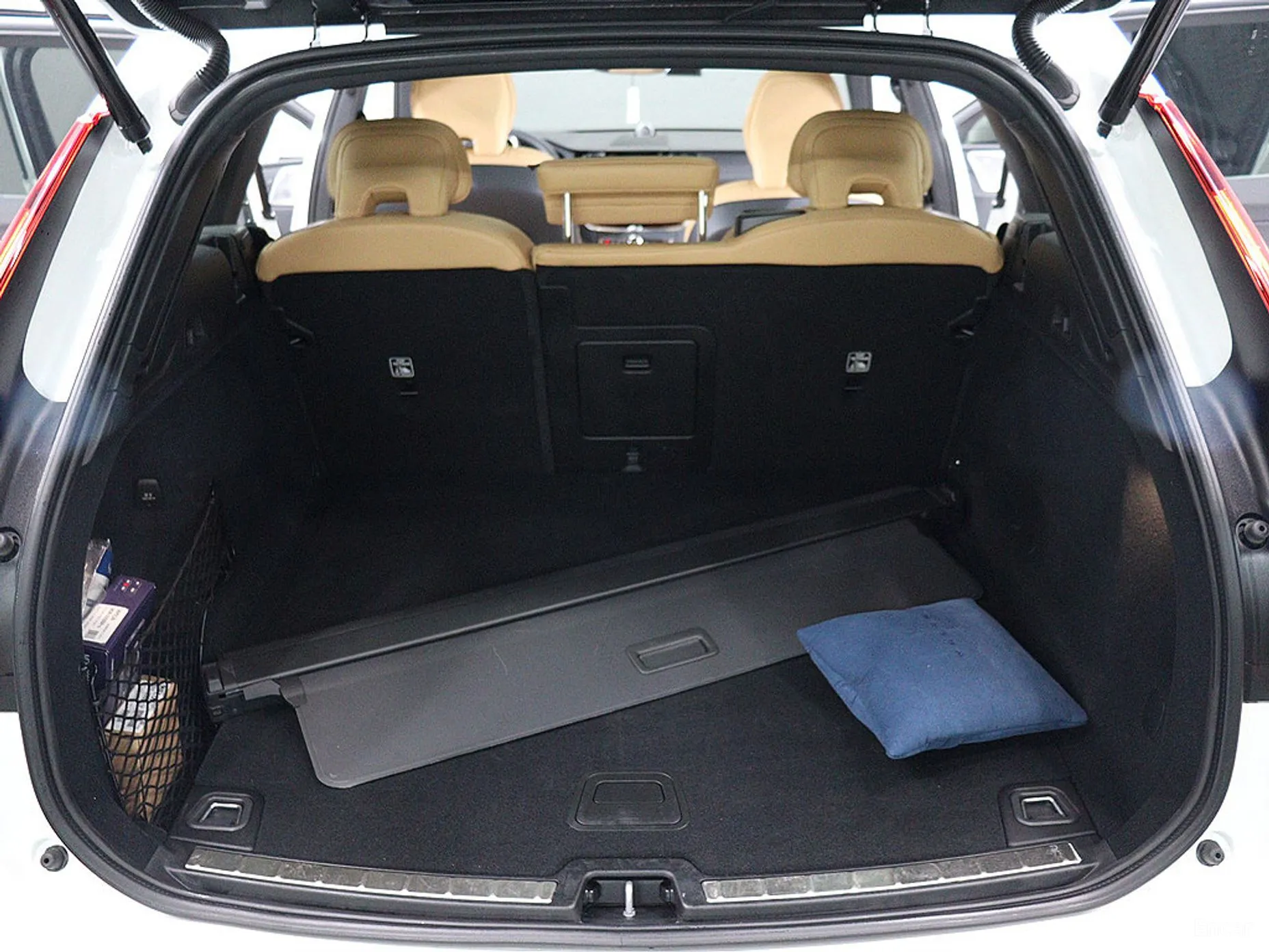 Volvo XC60 Gen 2 превью 15
