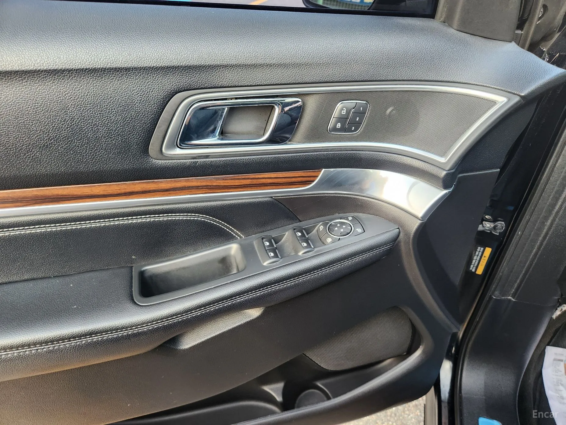 Ford Explorer превью 13