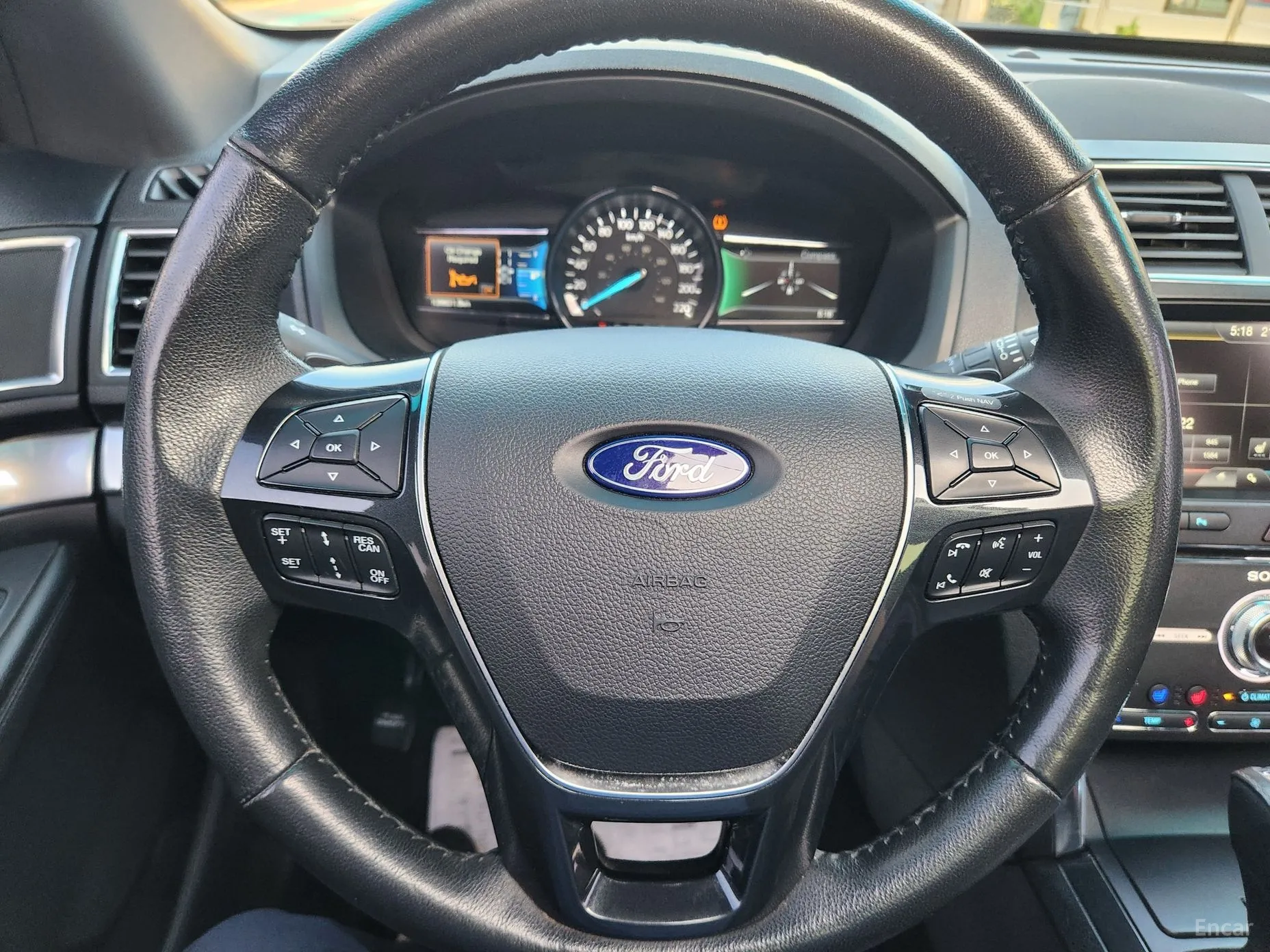 Ford Explorer превью 16