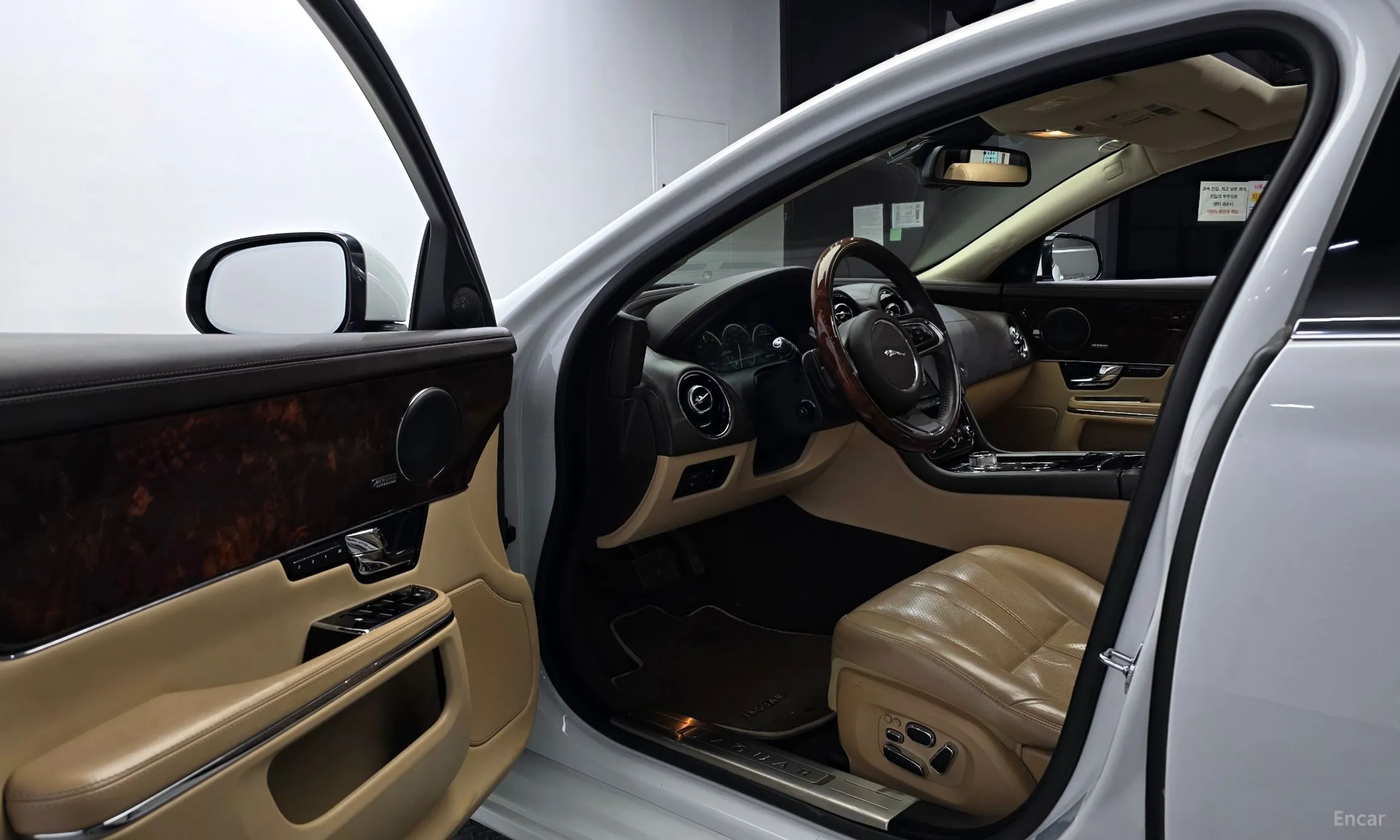Jaguar All New XJ превью 10