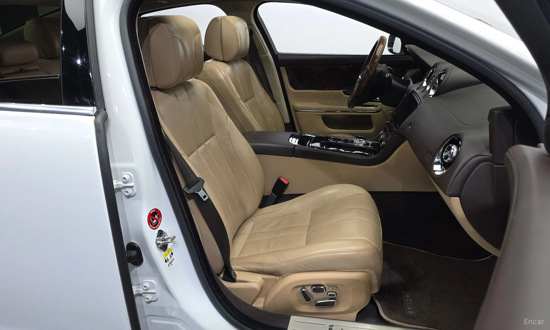 Jaguar All New XJ превью 11