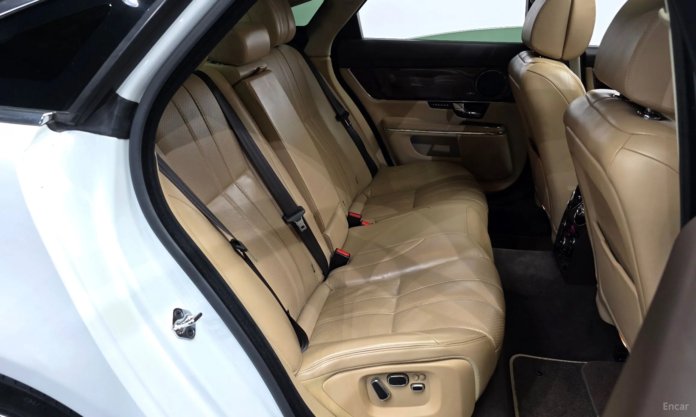 Jaguar All New XJ превью 12