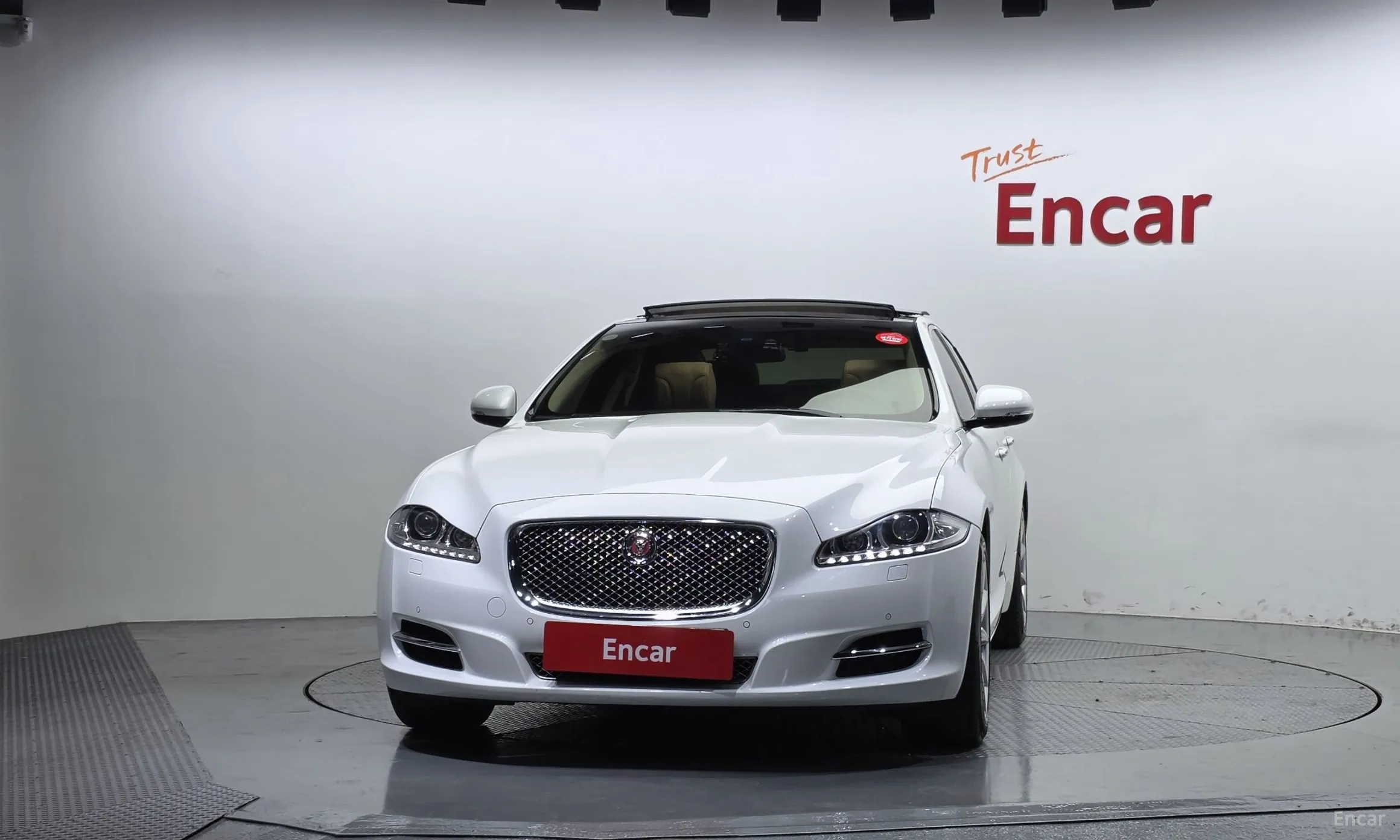 Jaguar All New XJ превью 3